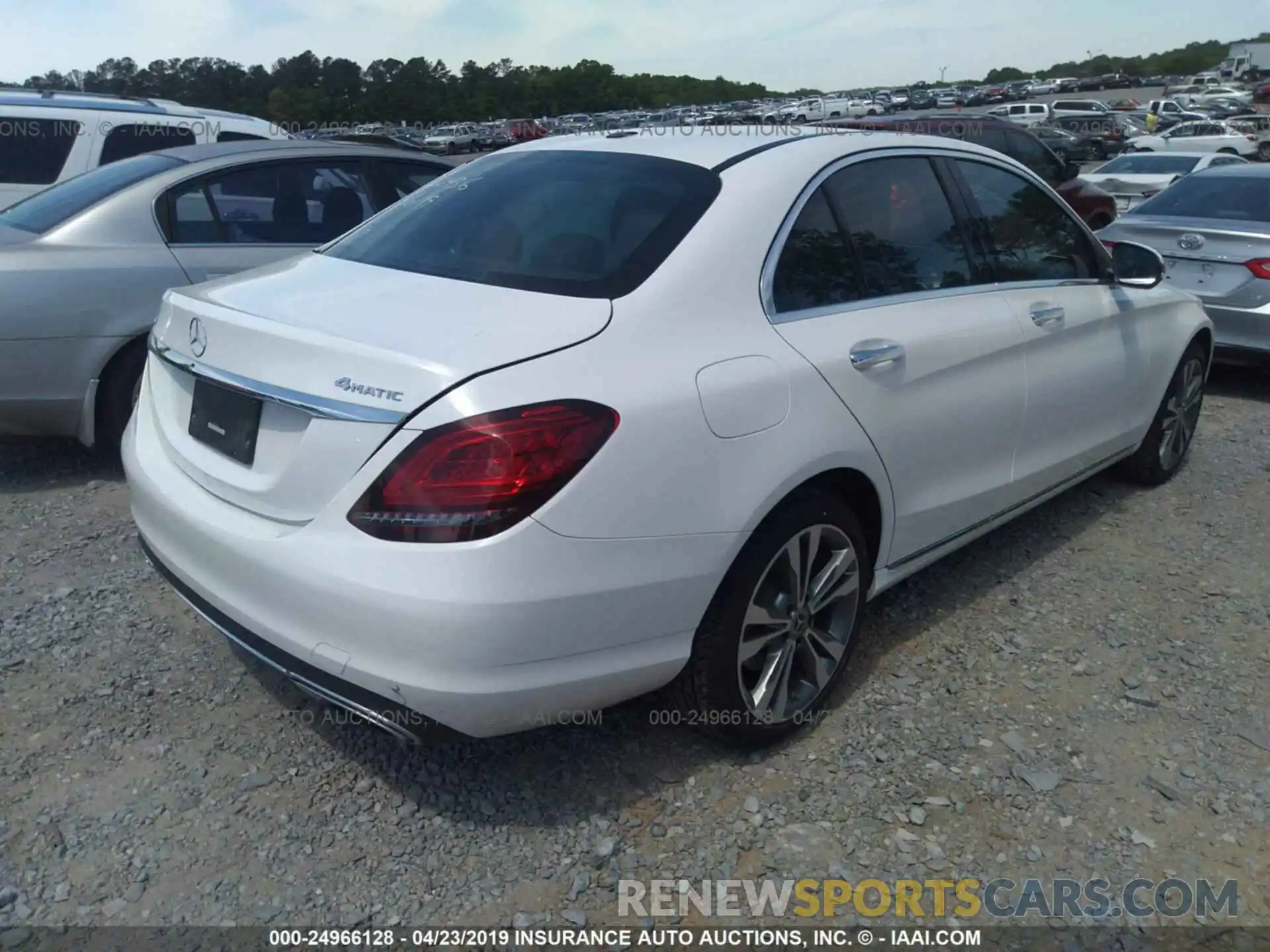 4 Photograph of a damaged car 55SWF8EB3KU283885 MERCEDES-BENZ C 2019