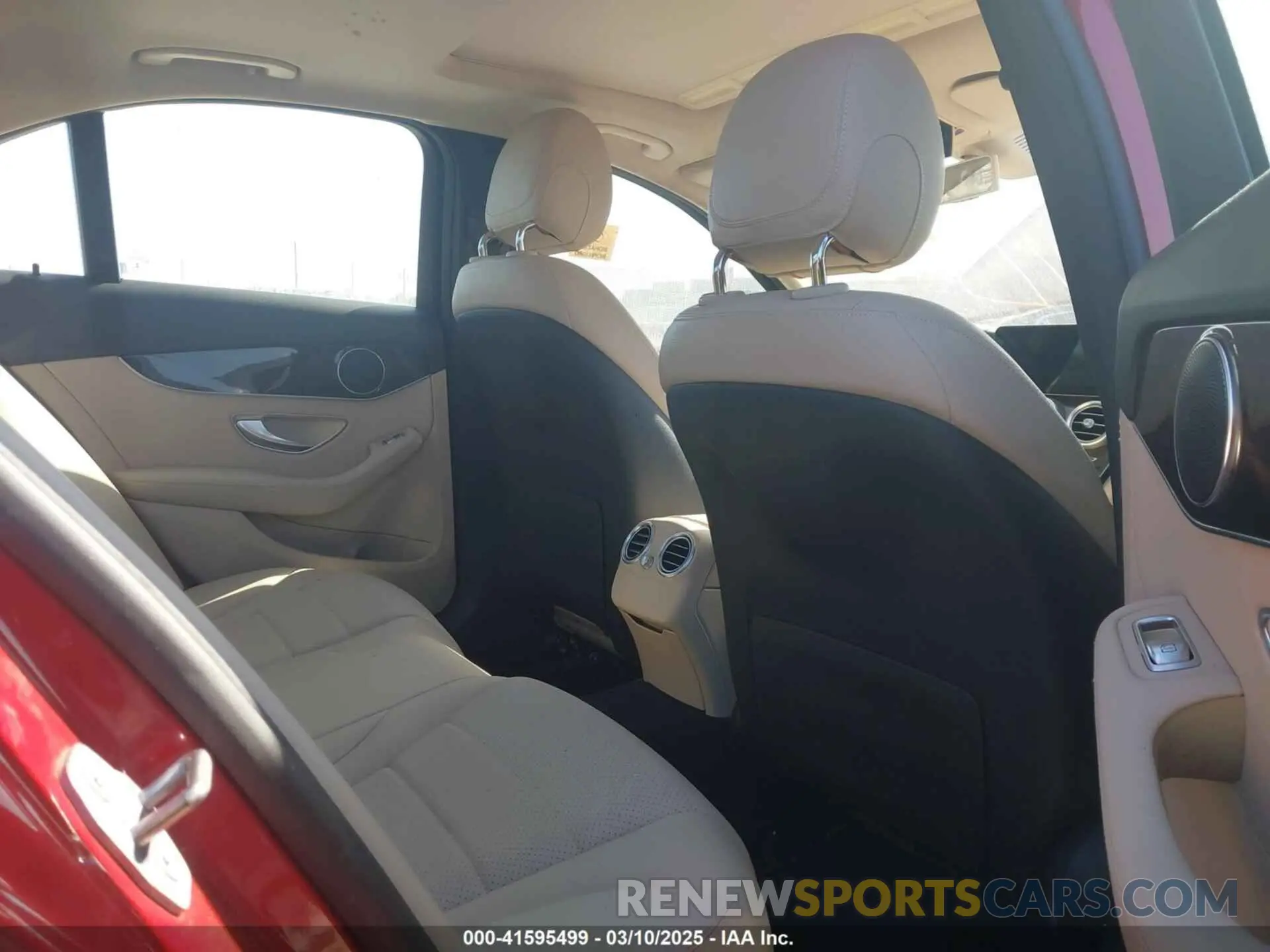 8 Photograph of a damaged car 55SWF8DB0KU289497 MERCEDES-BENZ C 300 2019