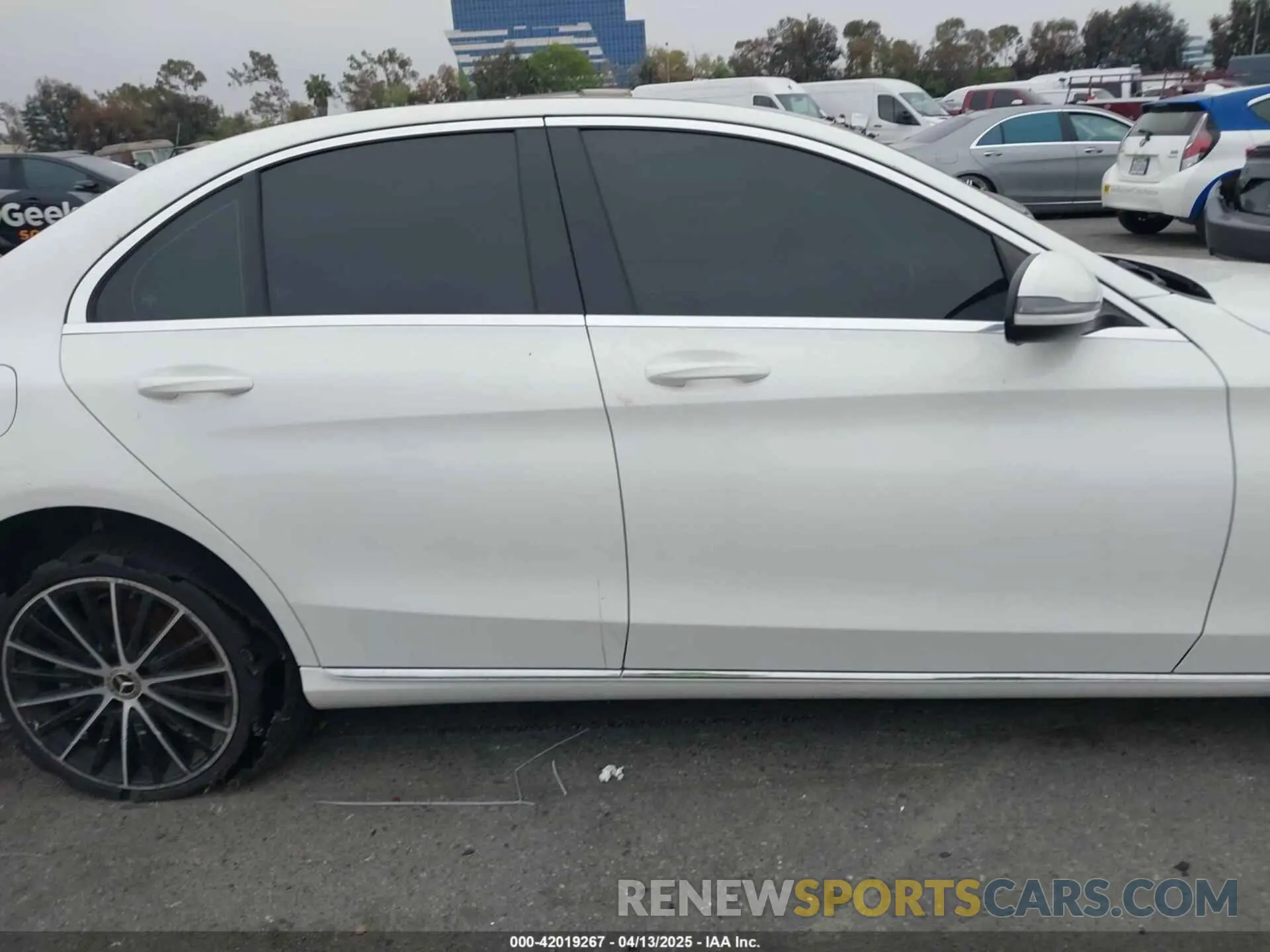 13 Photograph of a damaged car 55SWF8DB0KU290584 MERCEDES-BENZ C 300 2019