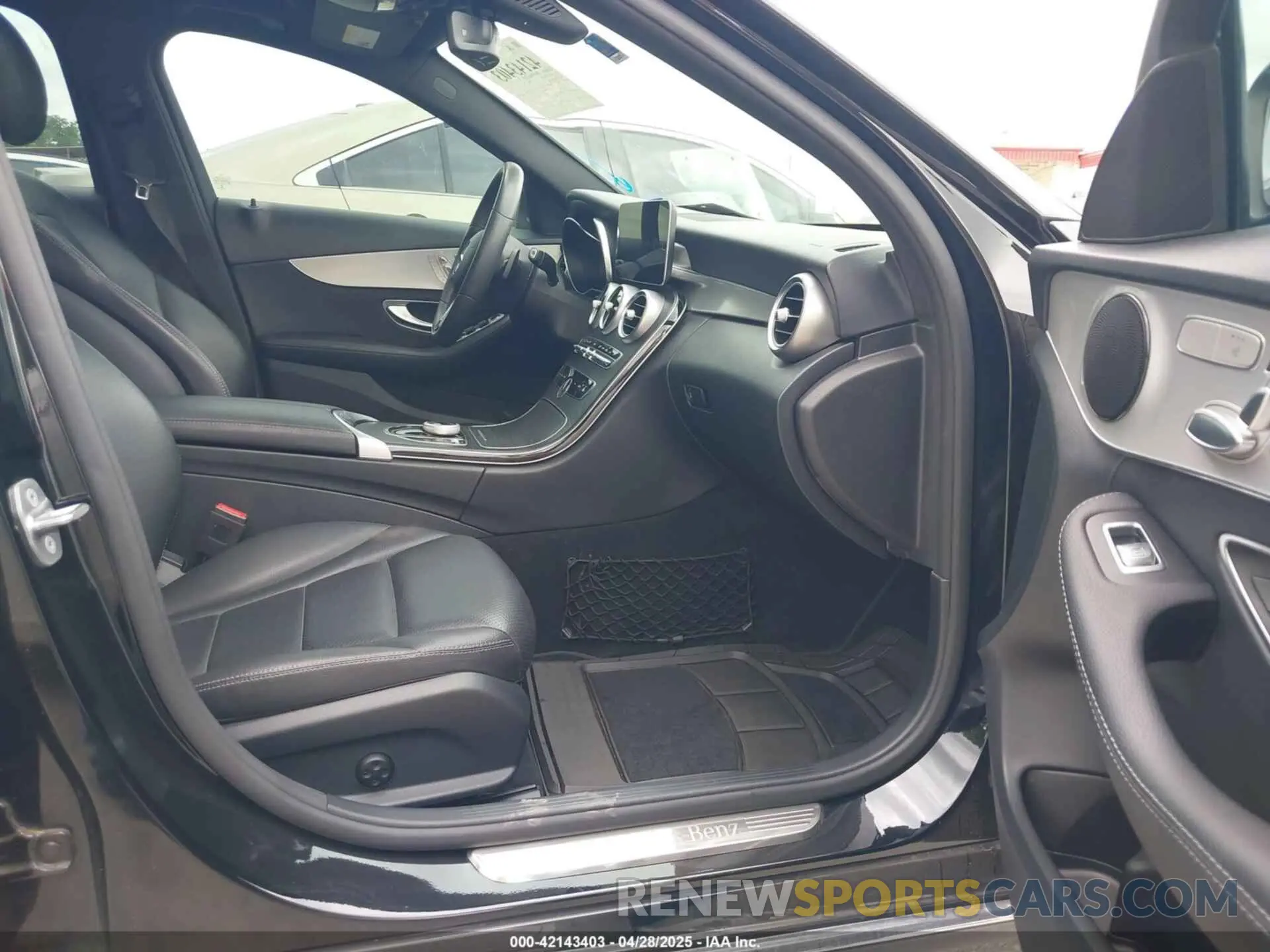 5 Photograph of a damaged car 55SWF8DB0KU307061 MERCEDES-BENZ C 300 2019