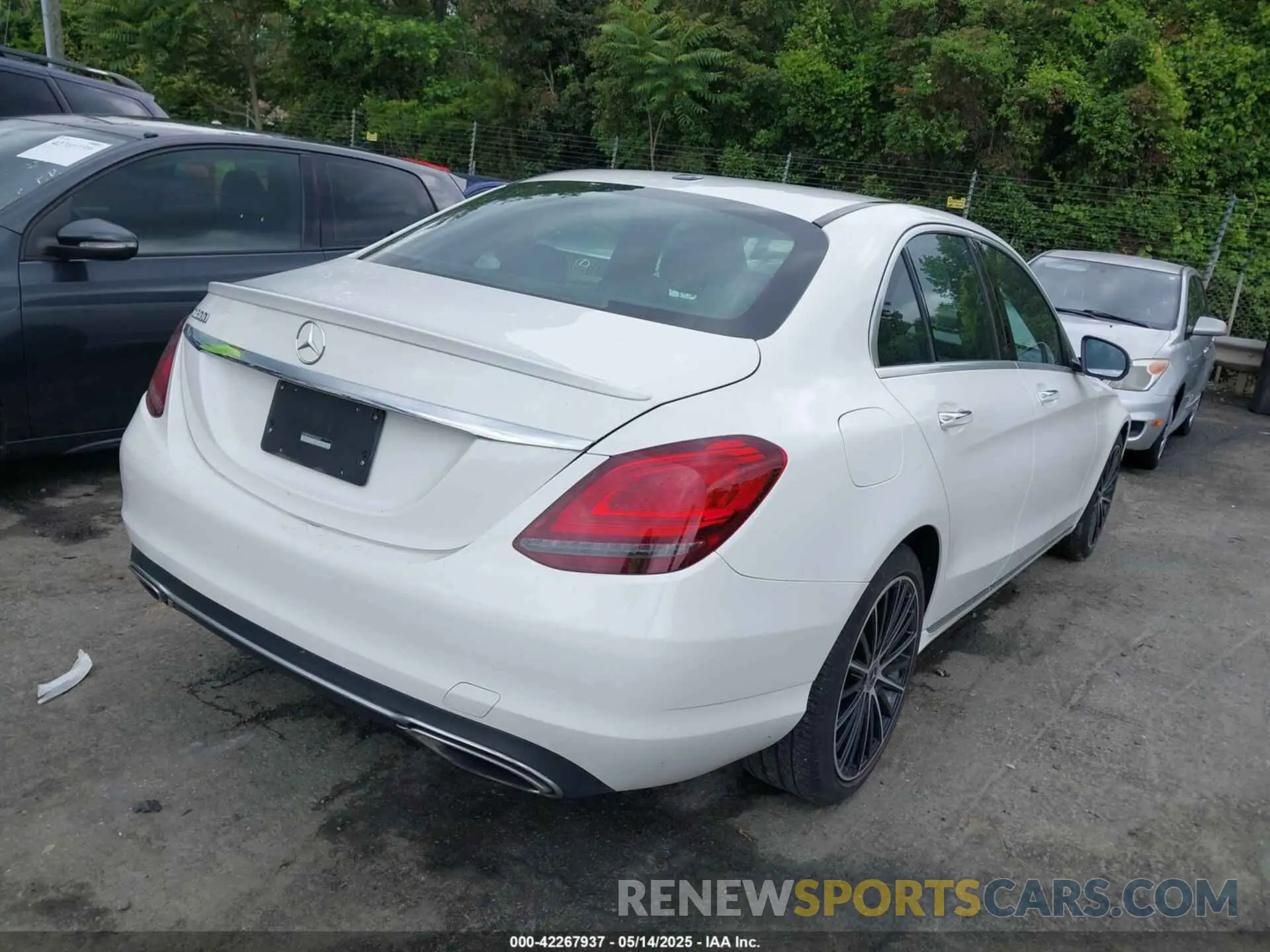 4 Photograph of a damaged car 55SWF8DB1KU285801 MERCEDES-BENZ C 300 2019
