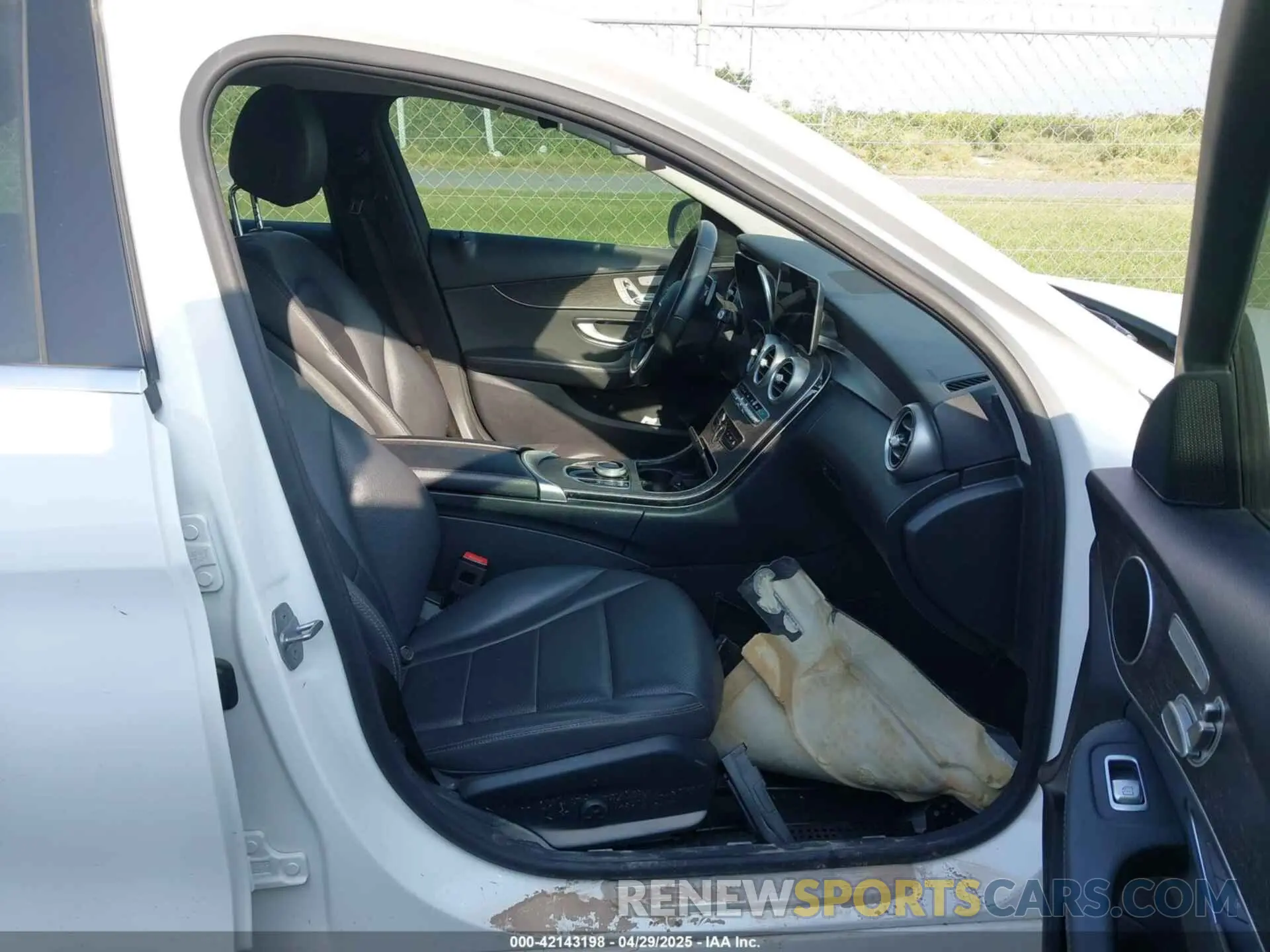 5 Photograph of a damaged car 55SWF8DB1KU308347 MERCEDES-BENZ C 300 2019