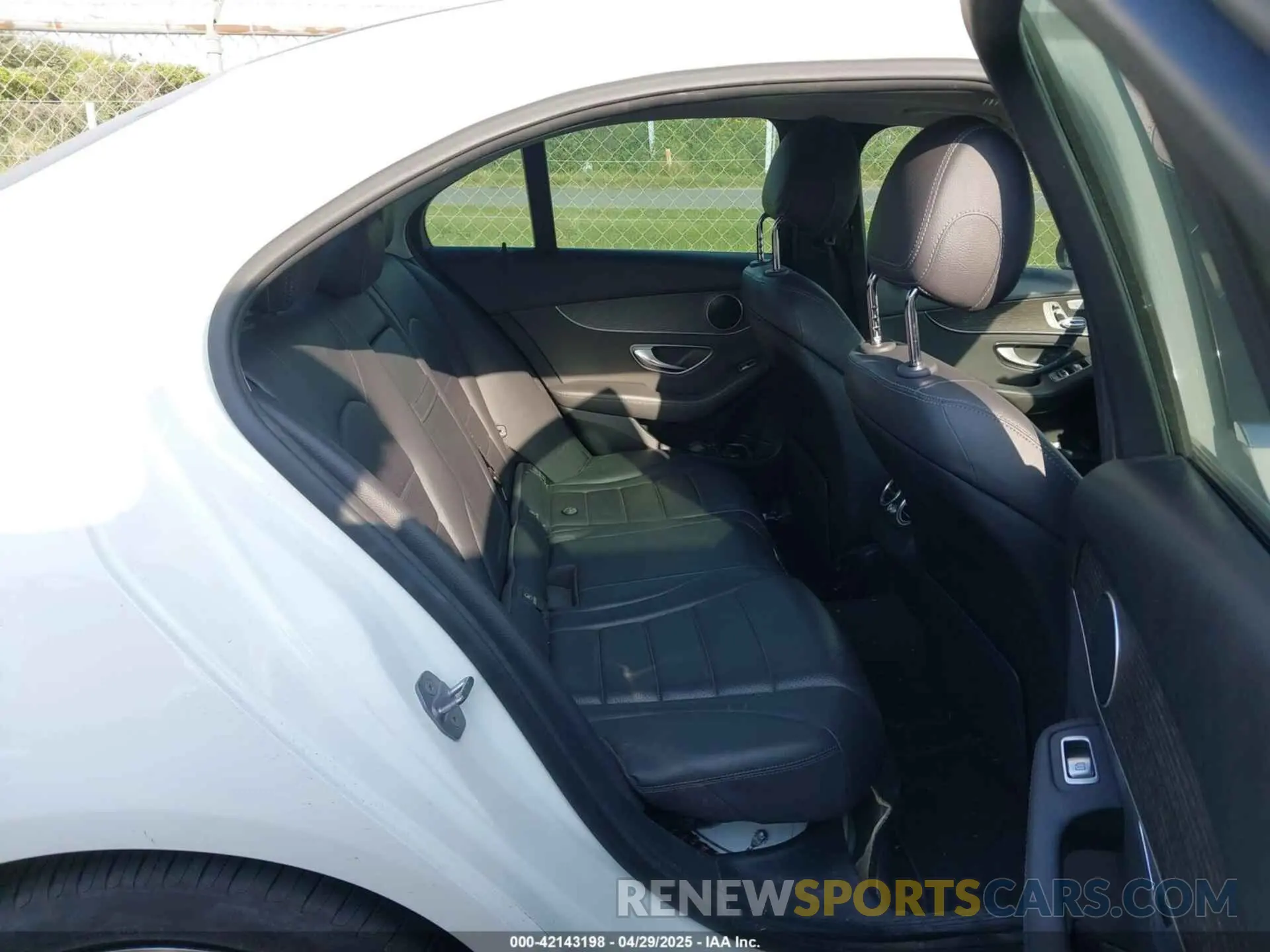 8 Photograph of a damaged car 55SWF8DB1KU308347 MERCEDES-BENZ C 300 2019