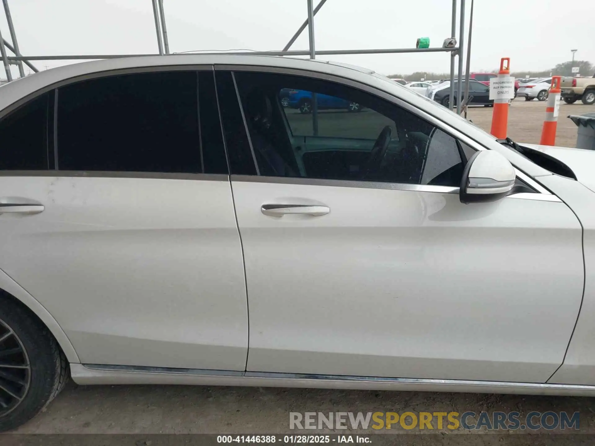 14 Photograph of a damaged car 55SWF8DB1KU313208 MERCEDES-BENZ C 300 2019