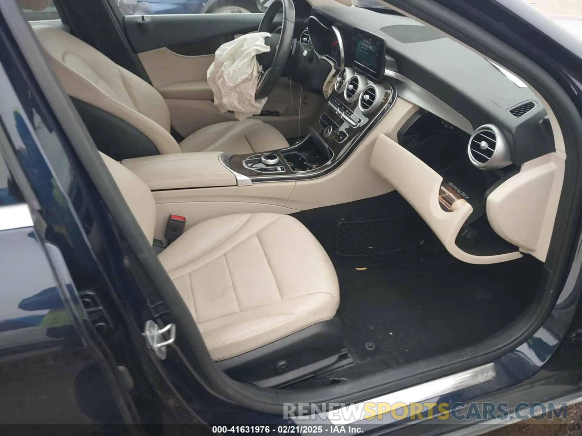 5 Photograph of a damaged car 55SWF8DB1KU318294 MERCEDES-BENZ C 300 2019