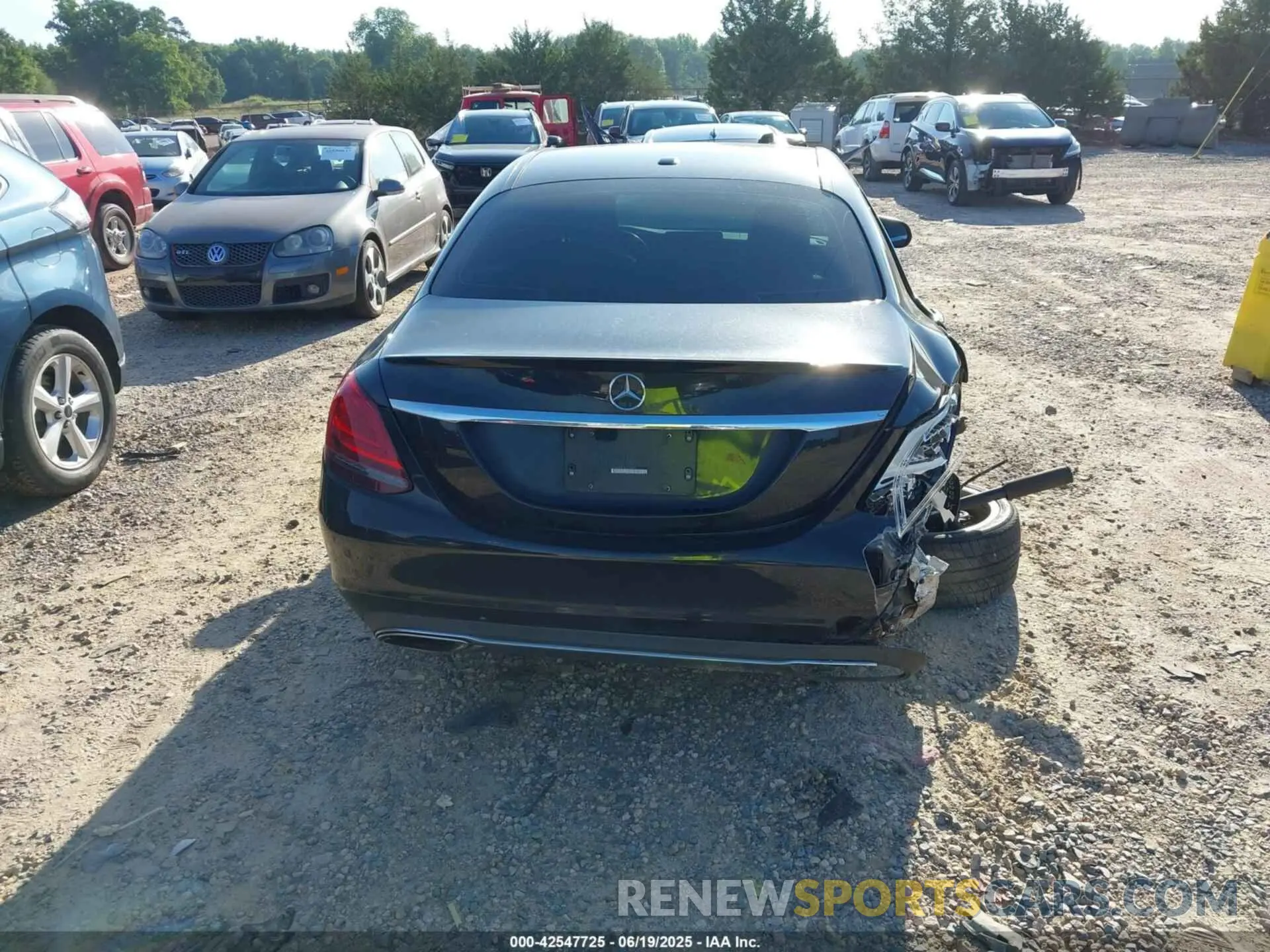 16 Photograph of a damaged car 55SWF8DB1KU318960 MERCEDES-BENZ C 300 2019