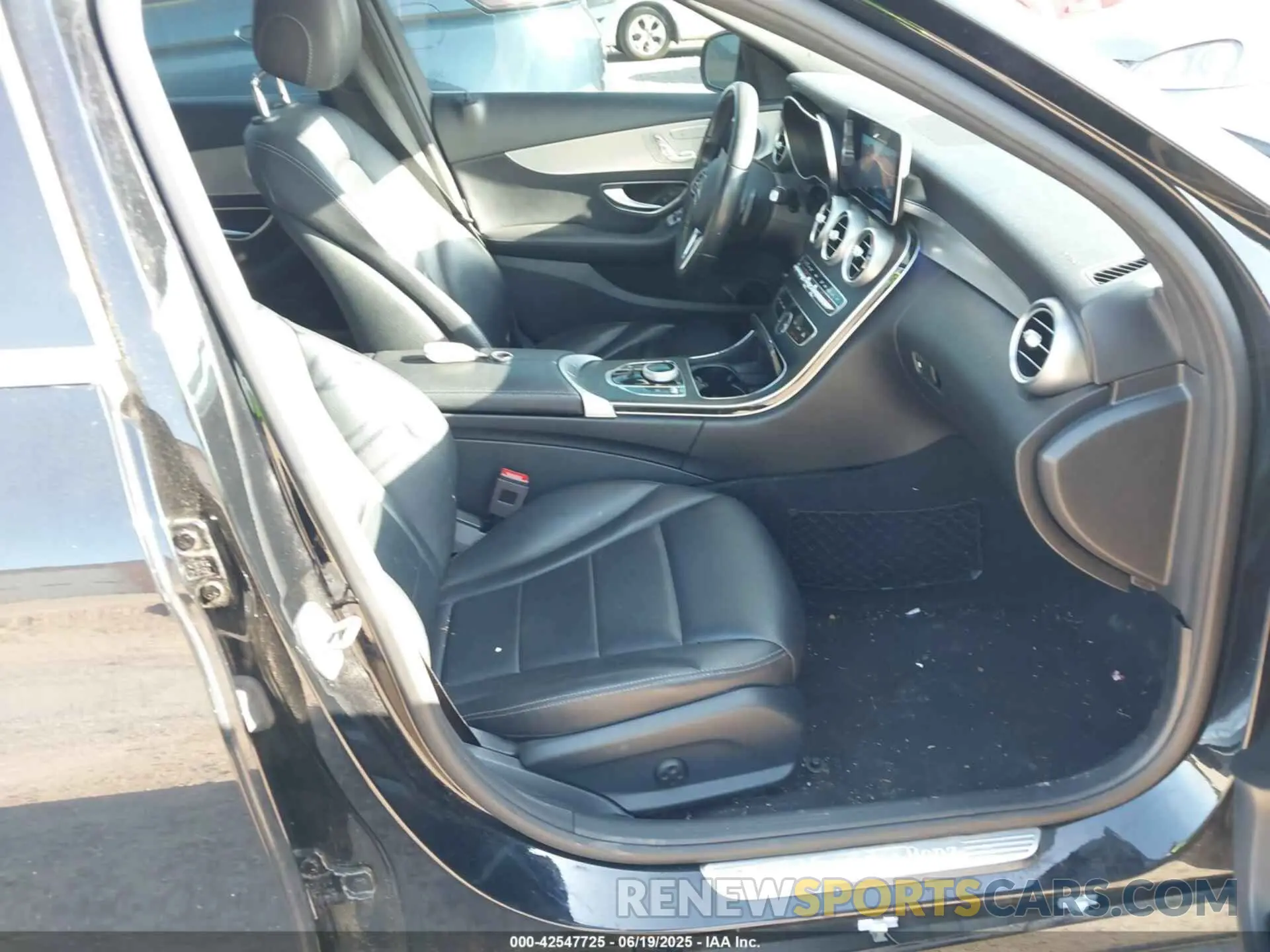 5 Photograph of a damaged car 55SWF8DB1KU318960 MERCEDES-BENZ C 300 2019