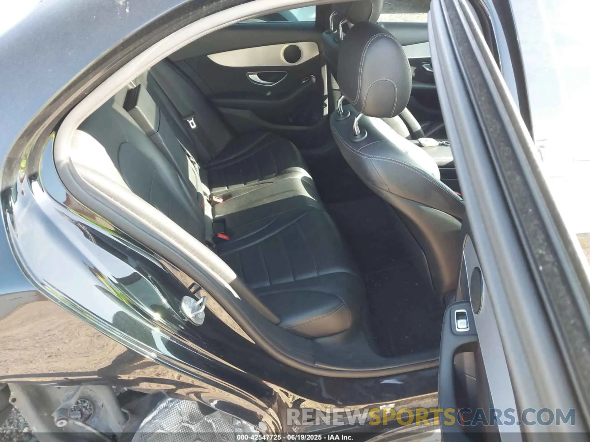 8 Photograph of a damaged car 55SWF8DB1KU318960 MERCEDES-BENZ C 300 2019