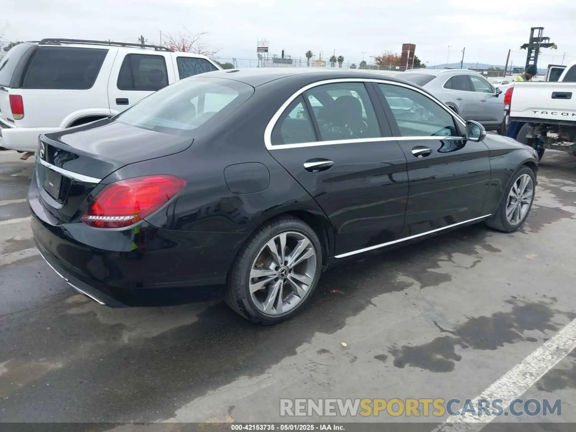4 Photograph of a damaged car 55SWF8DB2KU298654 MERCEDES-BENZ C 300 2019