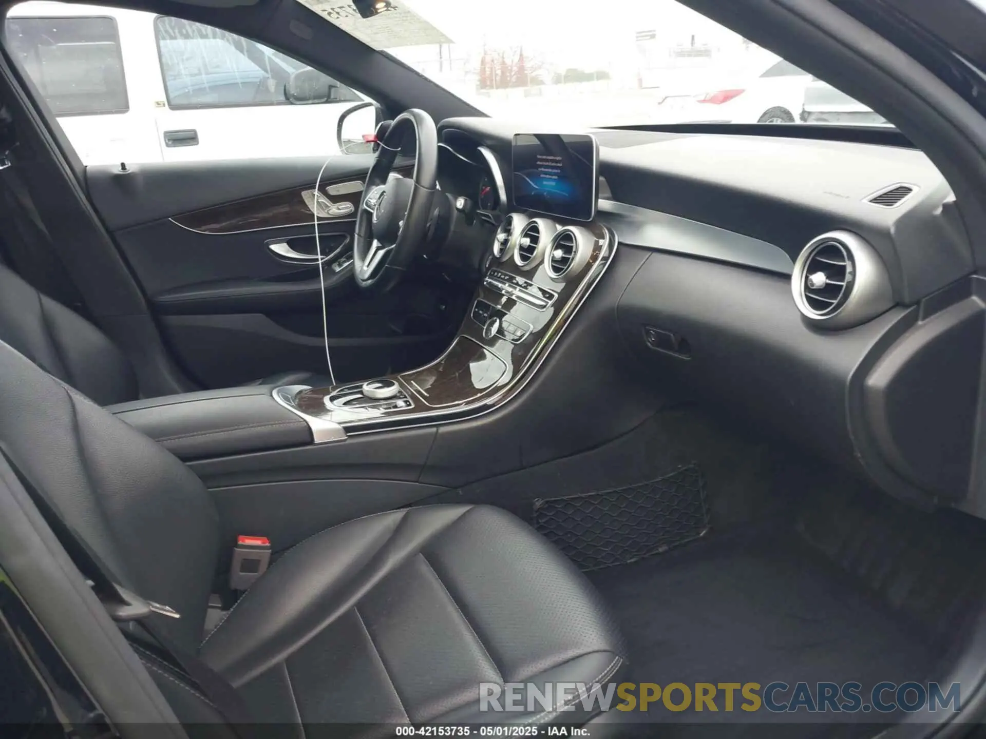 5 Photograph of a damaged car 55SWF8DB2KU298654 MERCEDES-BENZ C 300 2019