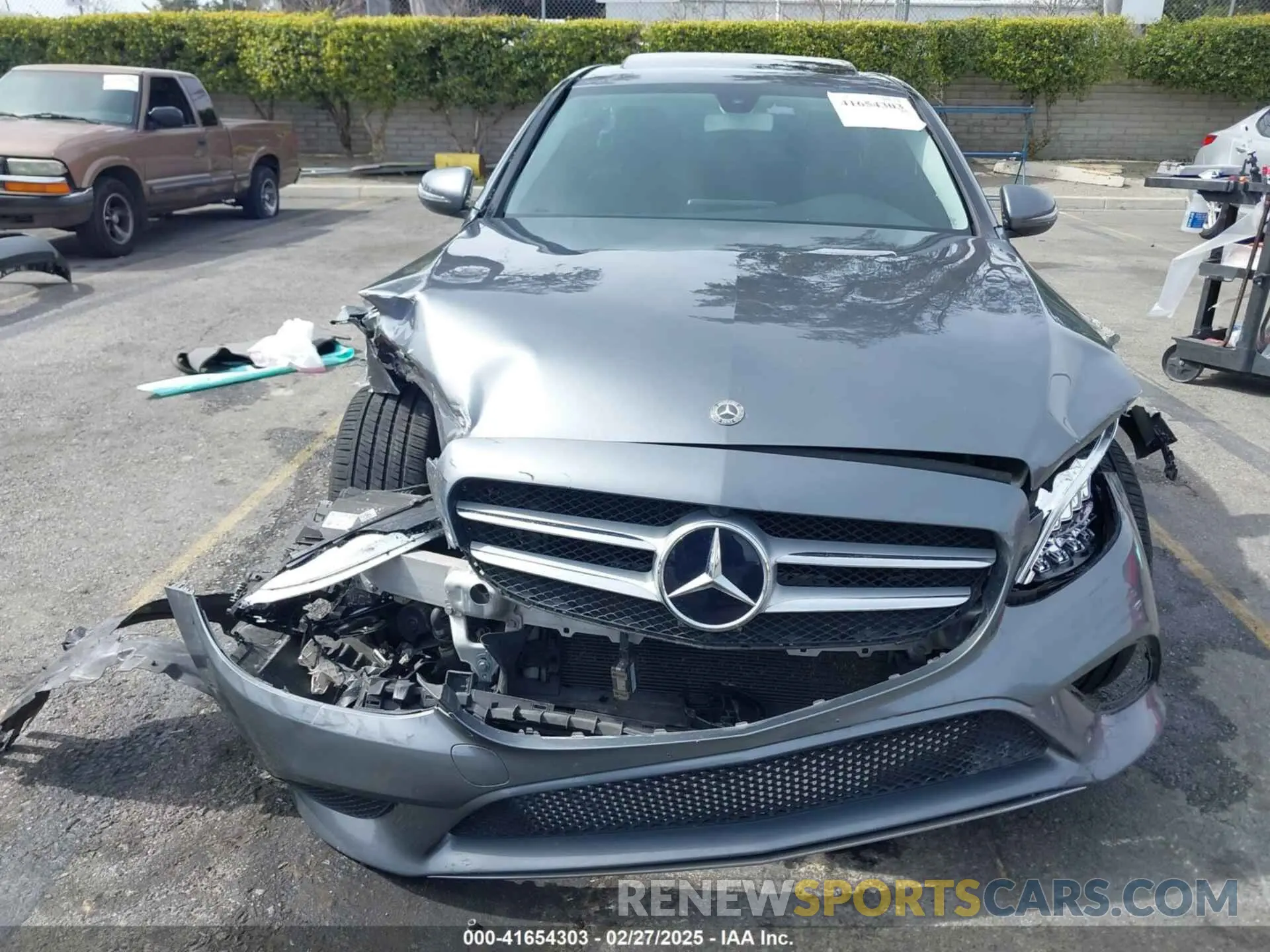 11 Photograph of a damaged car 55SWF8DB2KU300399 MERCEDES-BENZ C 300 2019