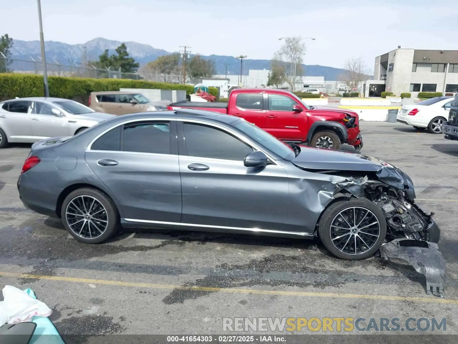 12 Photograph of a damaged car 55SWF8DB2KU300399 MERCEDES-BENZ C 300 2019