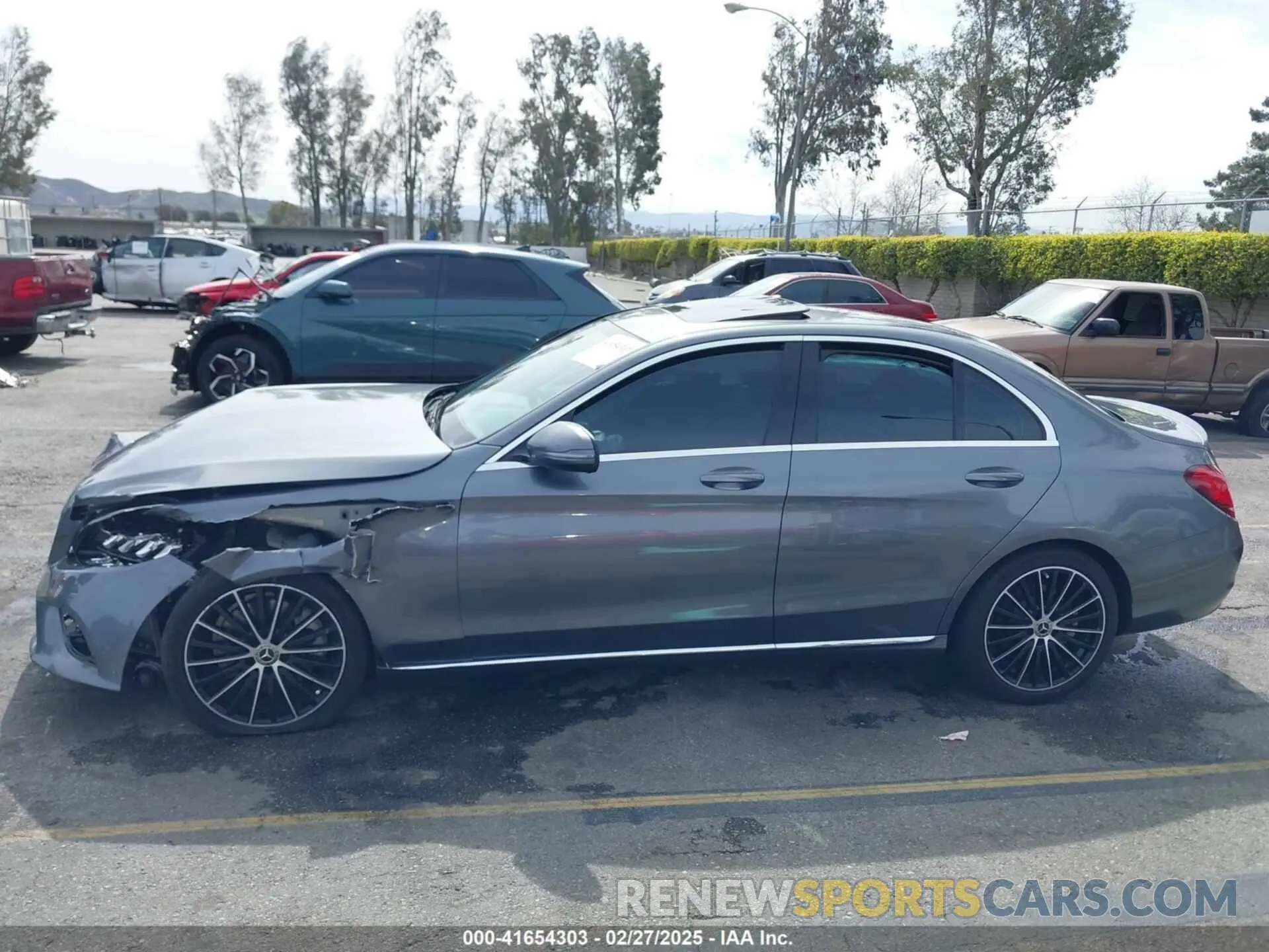13 Photograph of a damaged car 55SWF8DB2KU300399 MERCEDES-BENZ C 300 2019