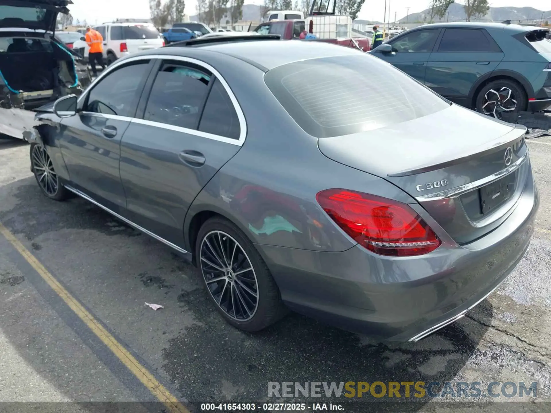 3 Photograph of a damaged car 55SWF8DB2KU300399 MERCEDES-BENZ C 300 2019