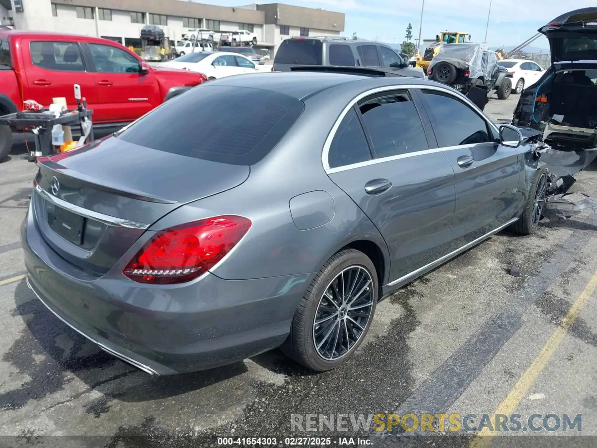 4 Photograph of a damaged car 55SWF8DB2KU300399 MERCEDES-BENZ C 300 2019