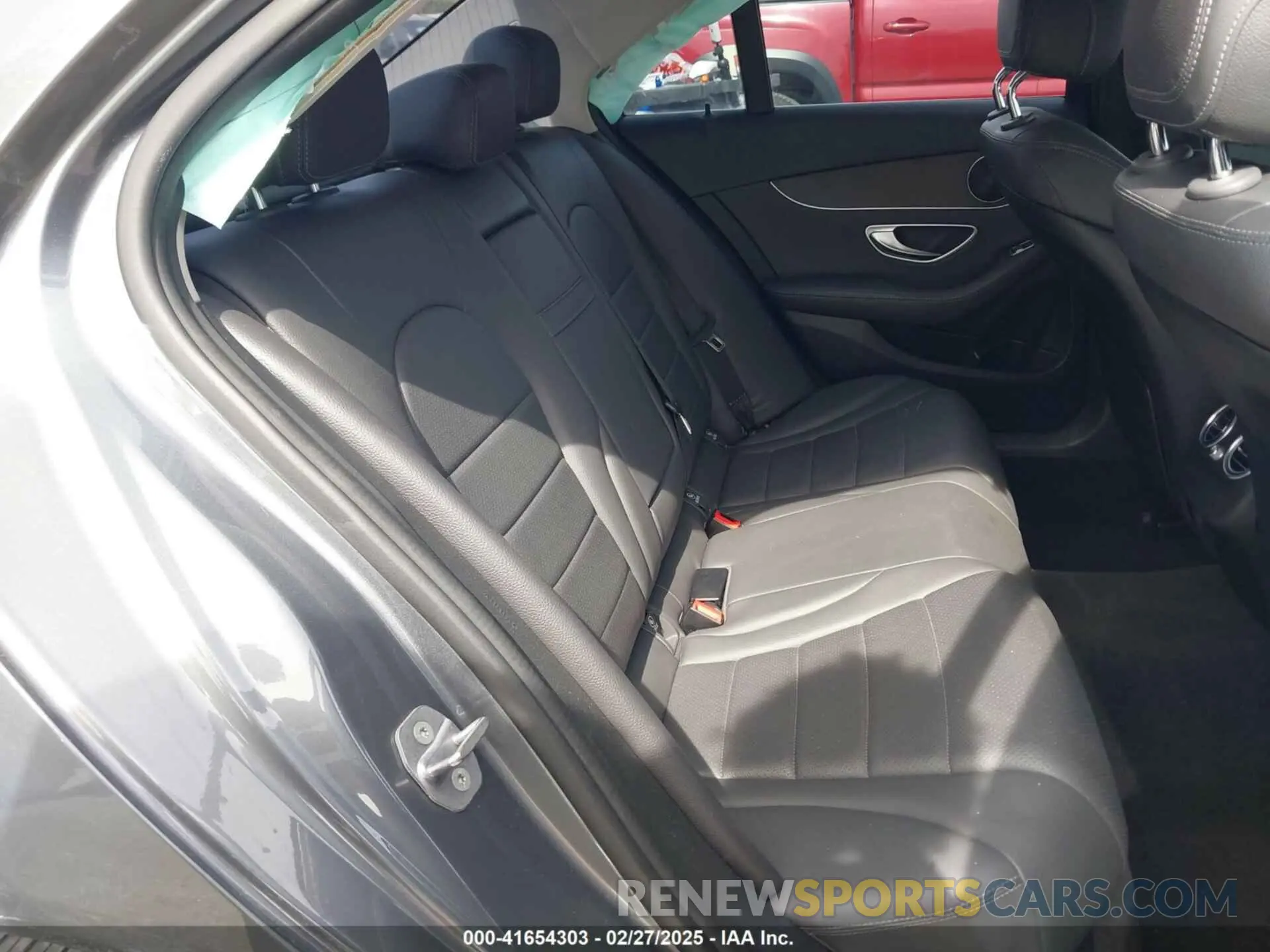 8 Photograph of a damaged car 55SWF8DB2KU300399 MERCEDES-BENZ C 300 2019