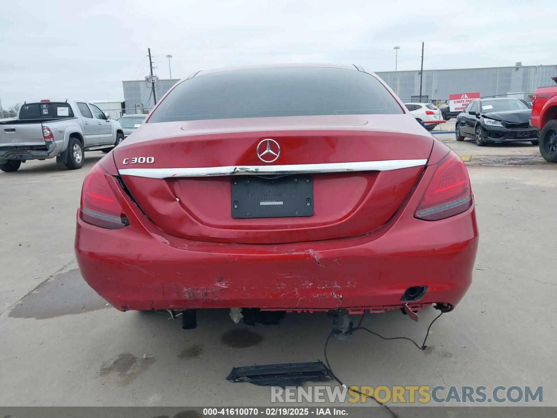 17 Photograph of a damaged car 55SWF8DB2KU311984 MERCEDES-BENZ C 300 2019