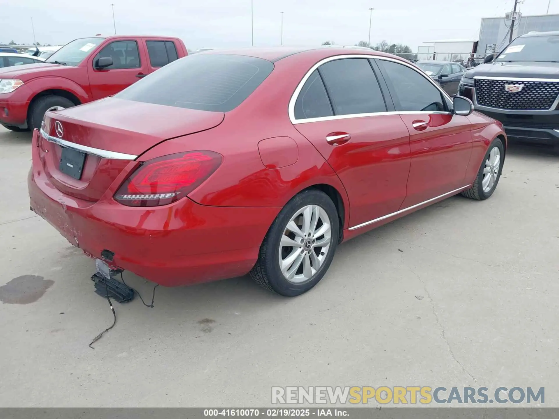 4 Photograph of a damaged car 55SWF8DB2KU311984 MERCEDES-BENZ C 300 2019