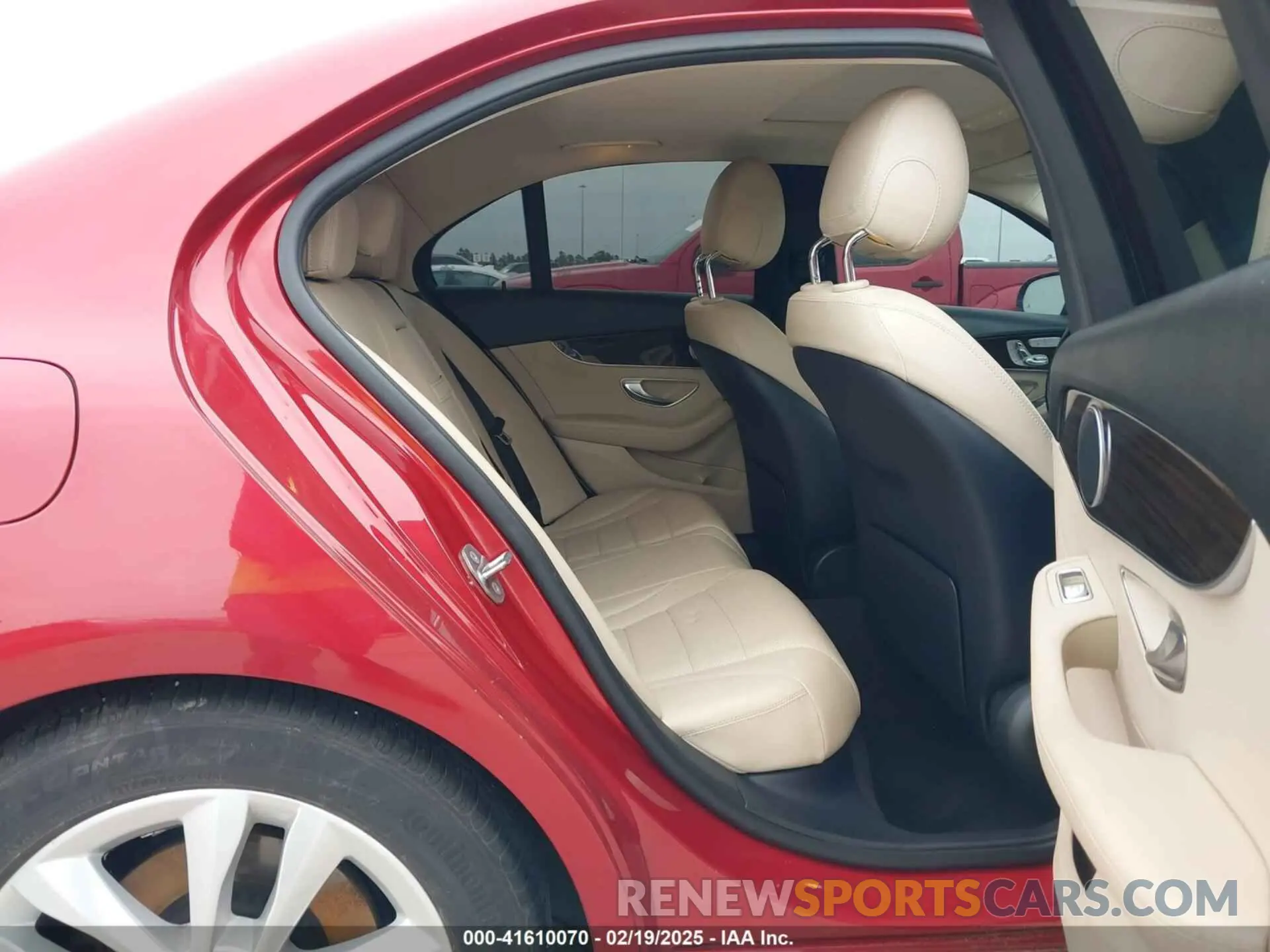 8 Photograph of a damaged car 55SWF8DB2KU311984 MERCEDES-BENZ C 300 2019