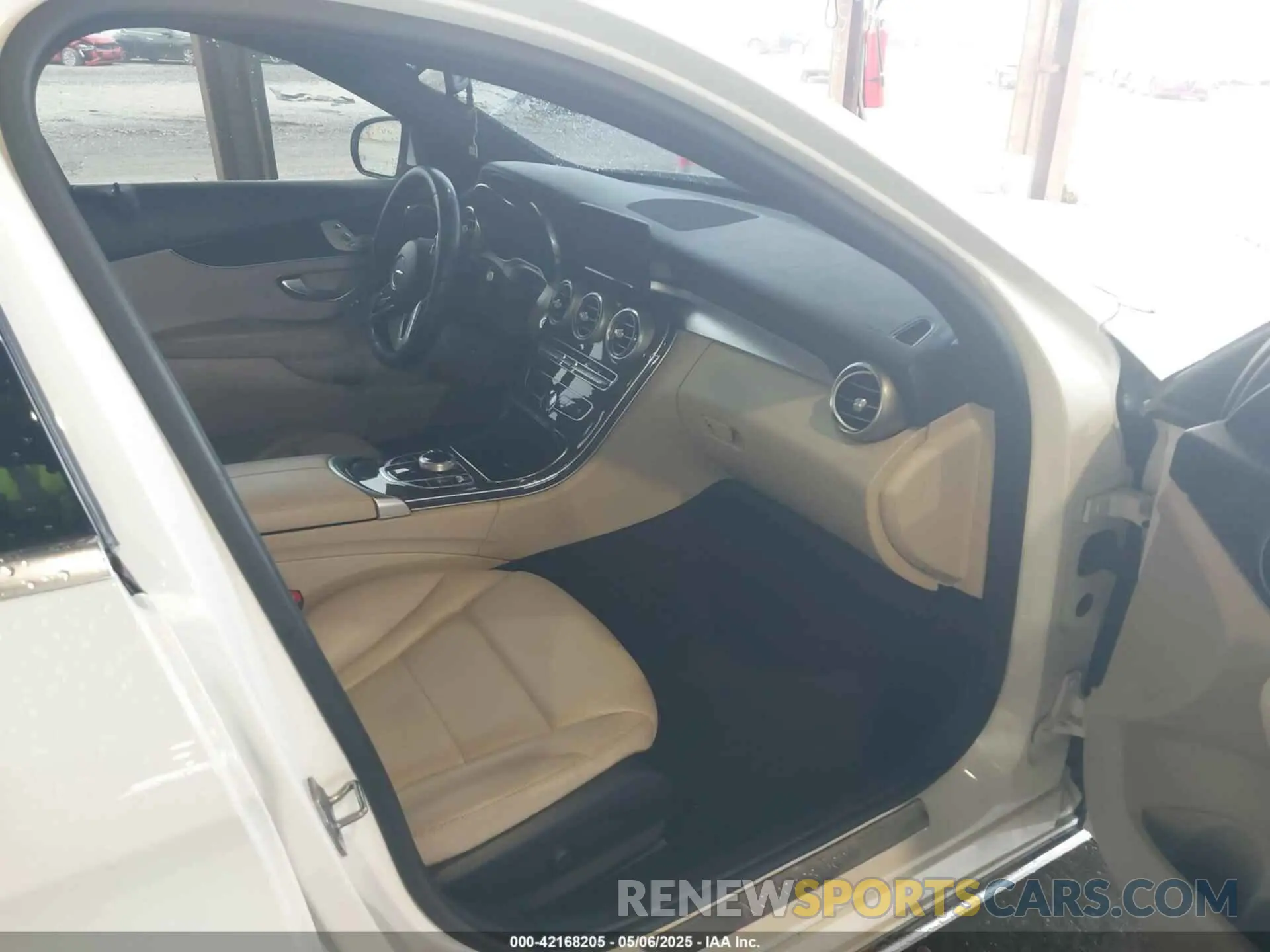 5 Photograph of a damaged car 55SWF8DB3KU293995 MERCEDES-BENZ C 300 2019