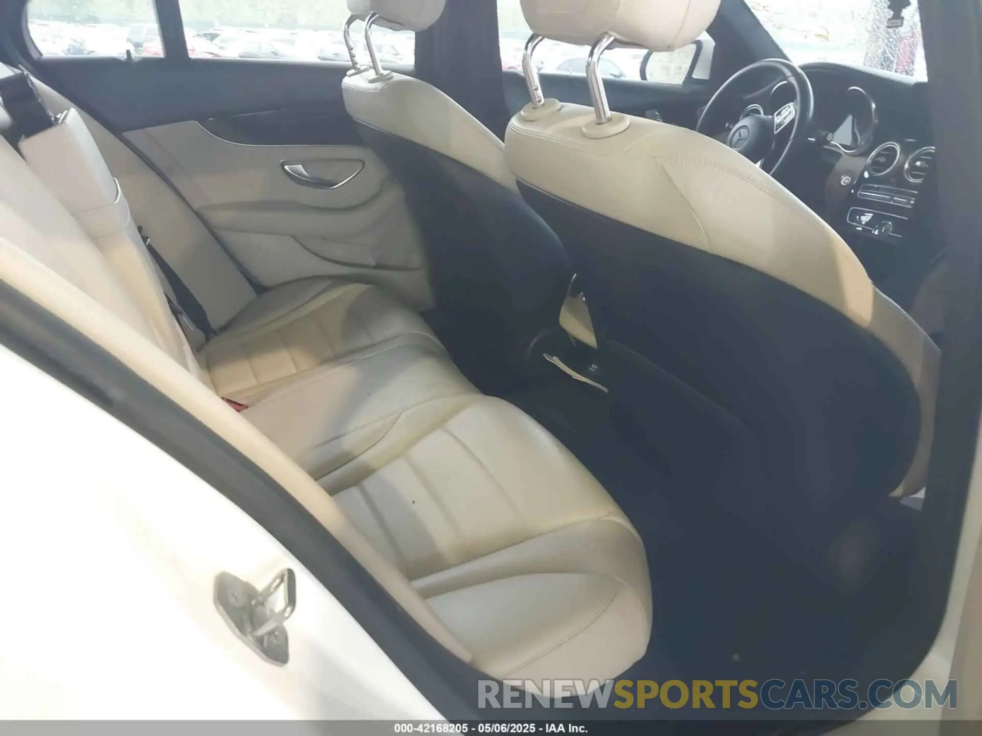 8 Photograph of a damaged car 55SWF8DB3KU293995 MERCEDES-BENZ C 300 2019