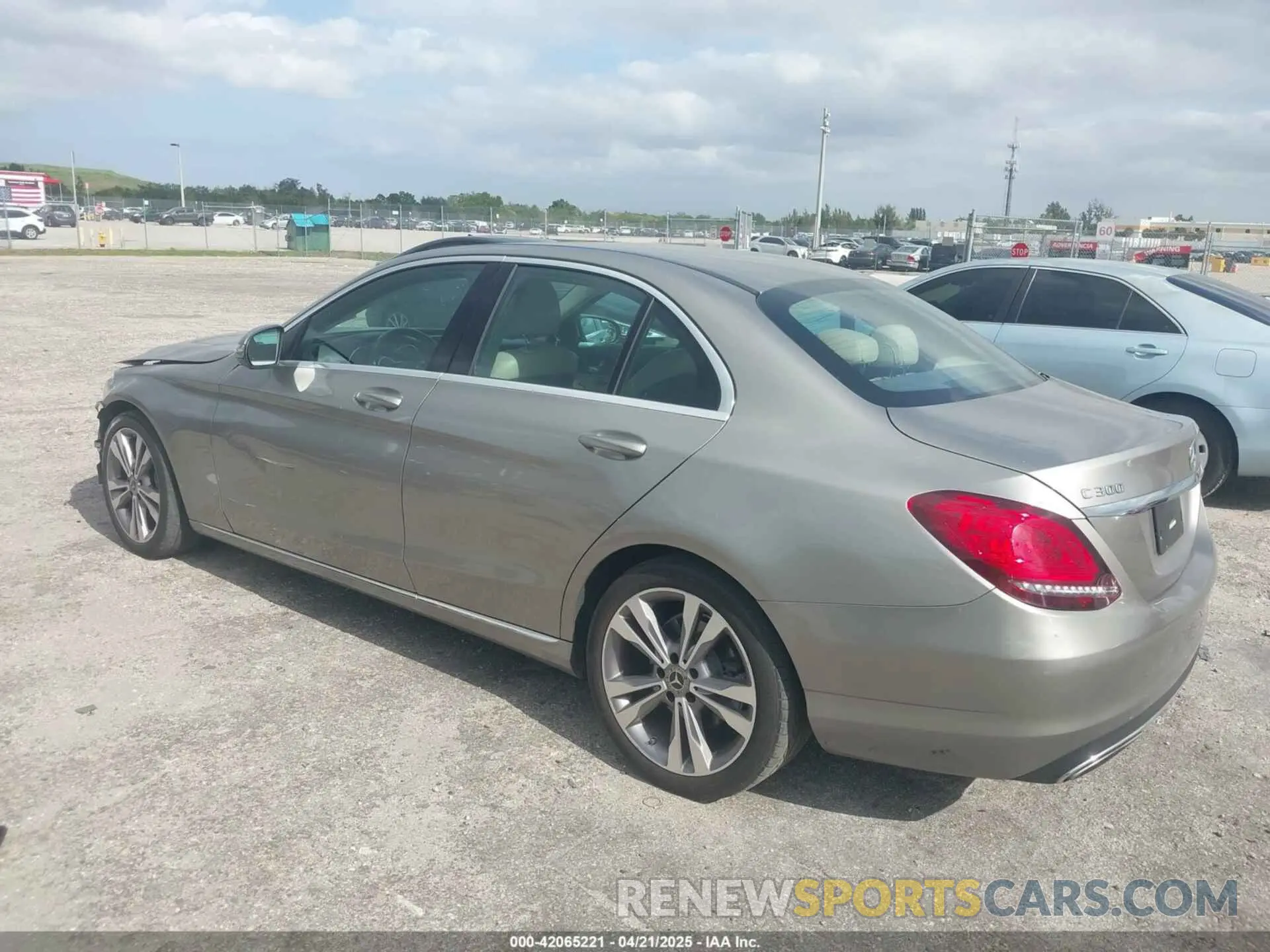 3 Photograph of a damaged car 55SWF8DB3KU295407 MERCEDES-BENZ C 300 2019