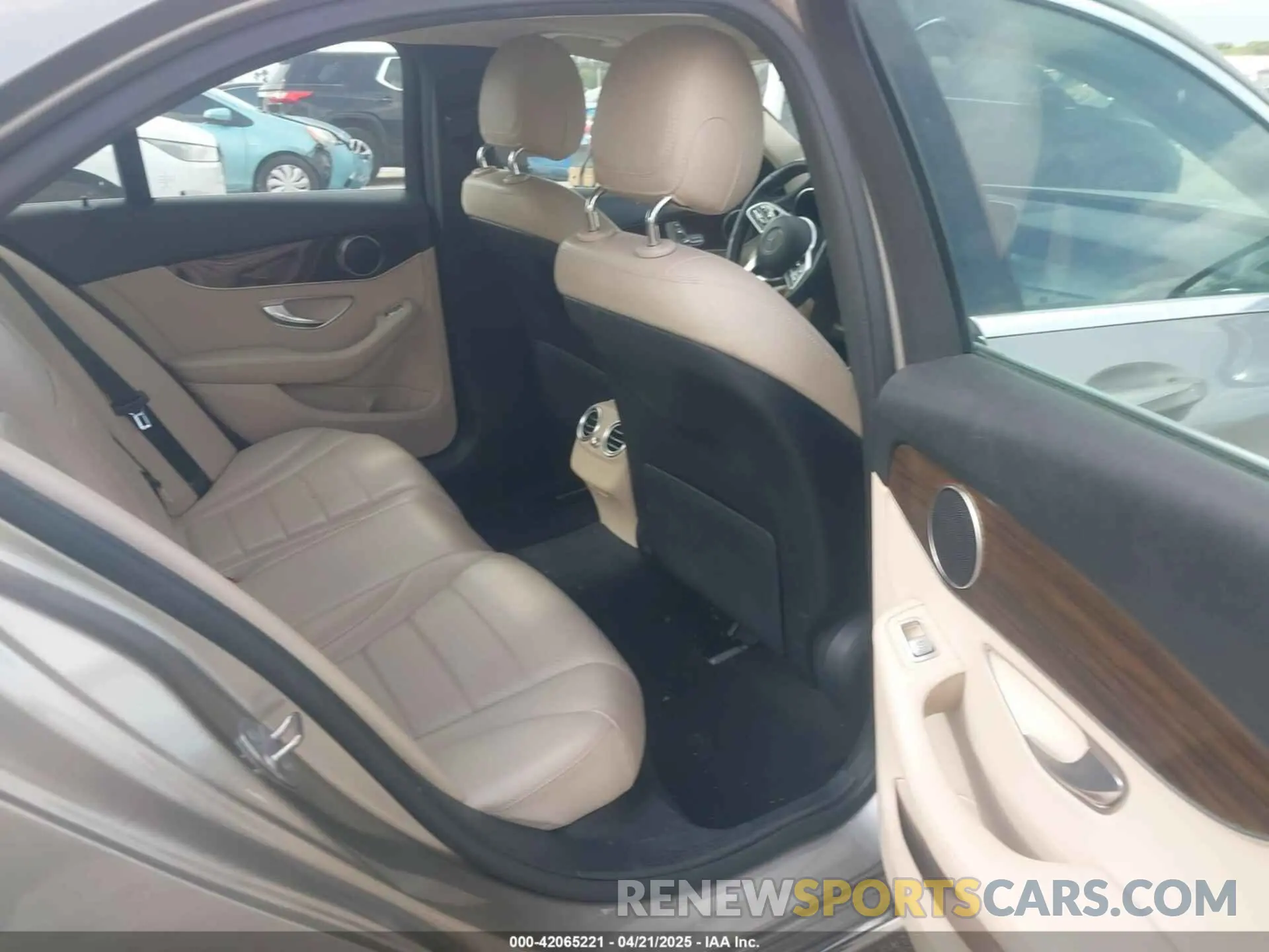 8 Photograph of a damaged car 55SWF8DB3KU295407 MERCEDES-BENZ C 300 2019