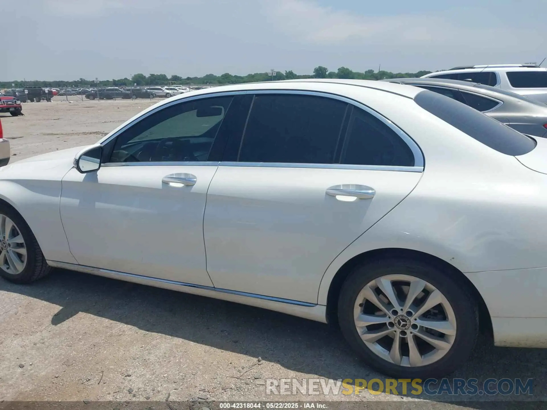 14 Photograph of a damaged car 55SWF8DB3KU304610 MERCEDES-BENZ C 300 2019