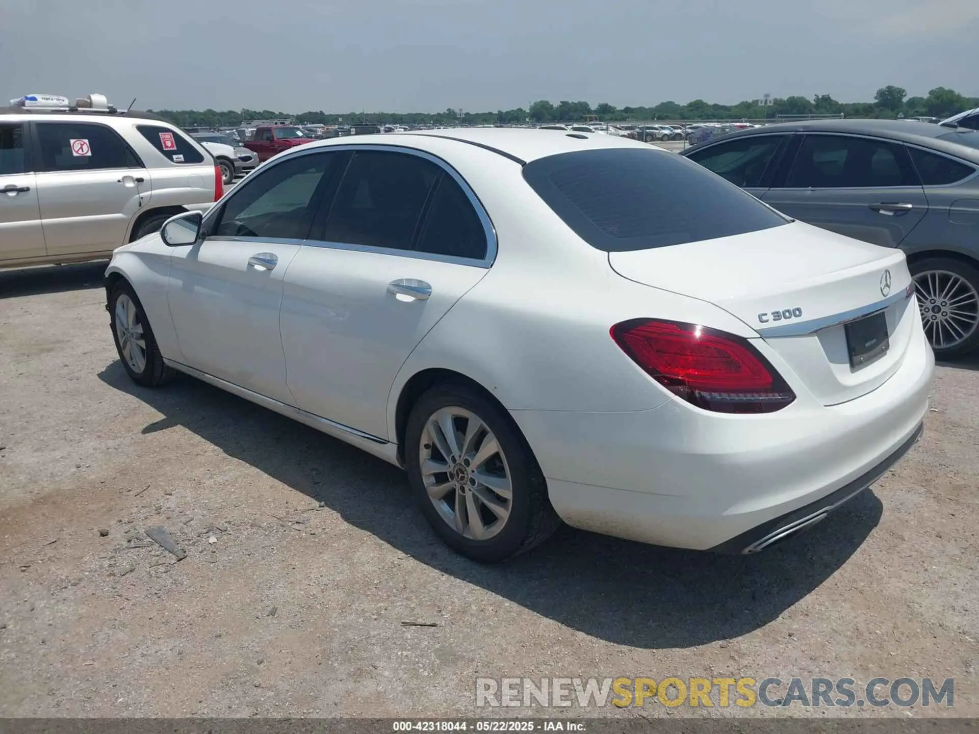 3 Photograph of a damaged car 55SWF8DB3KU304610 MERCEDES-BENZ C 300 2019