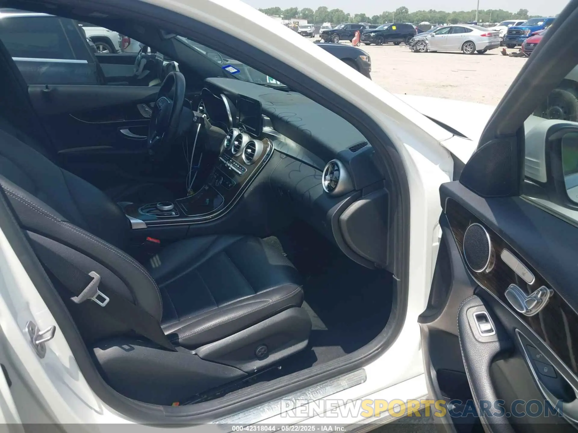 5 Photograph of a damaged car 55SWF8DB3KU304610 MERCEDES-BENZ C 300 2019