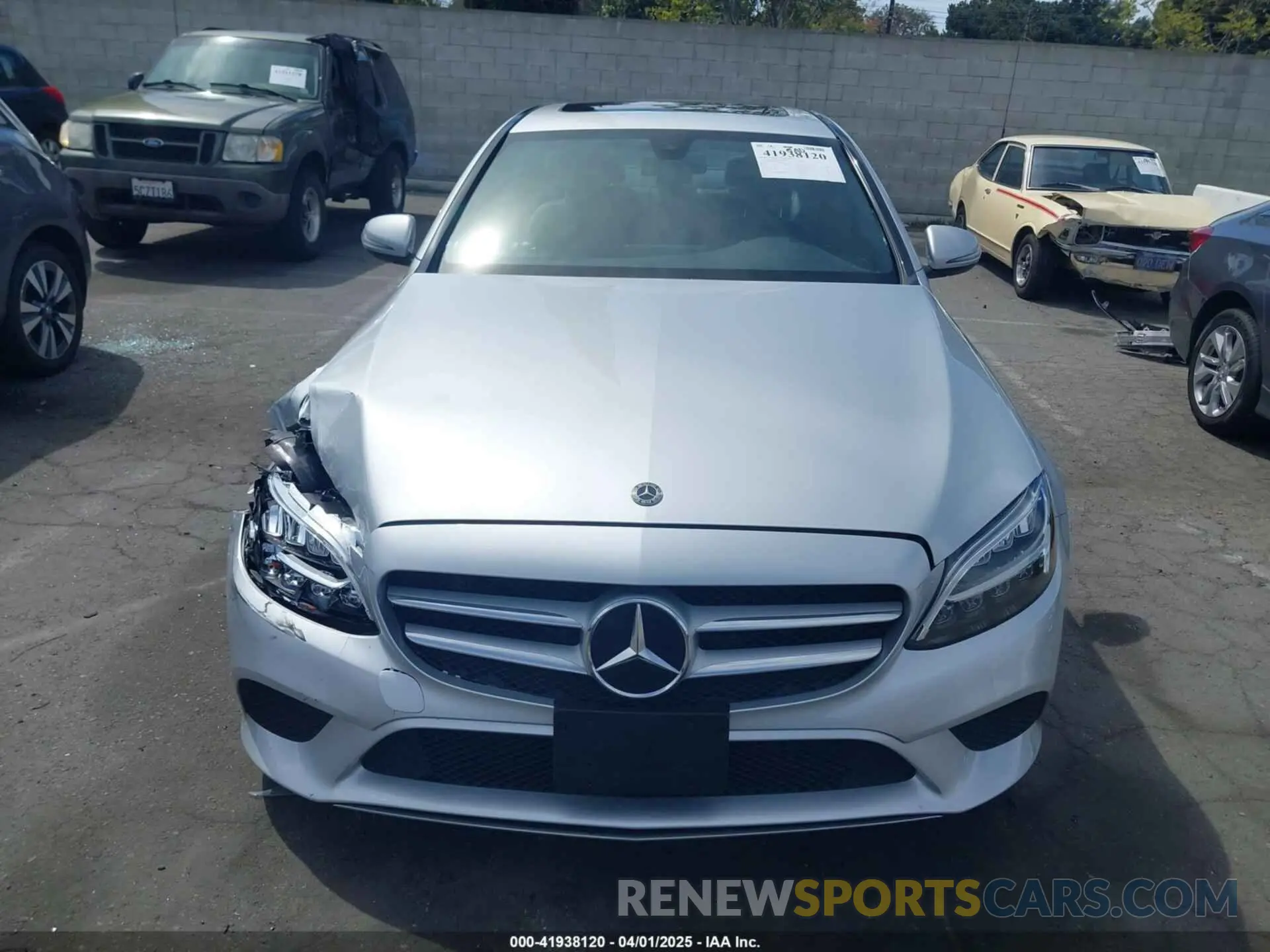 11 Photograph of a damaged car 55SWF8DB3KU319429 MERCEDES-BENZ C 300 2019