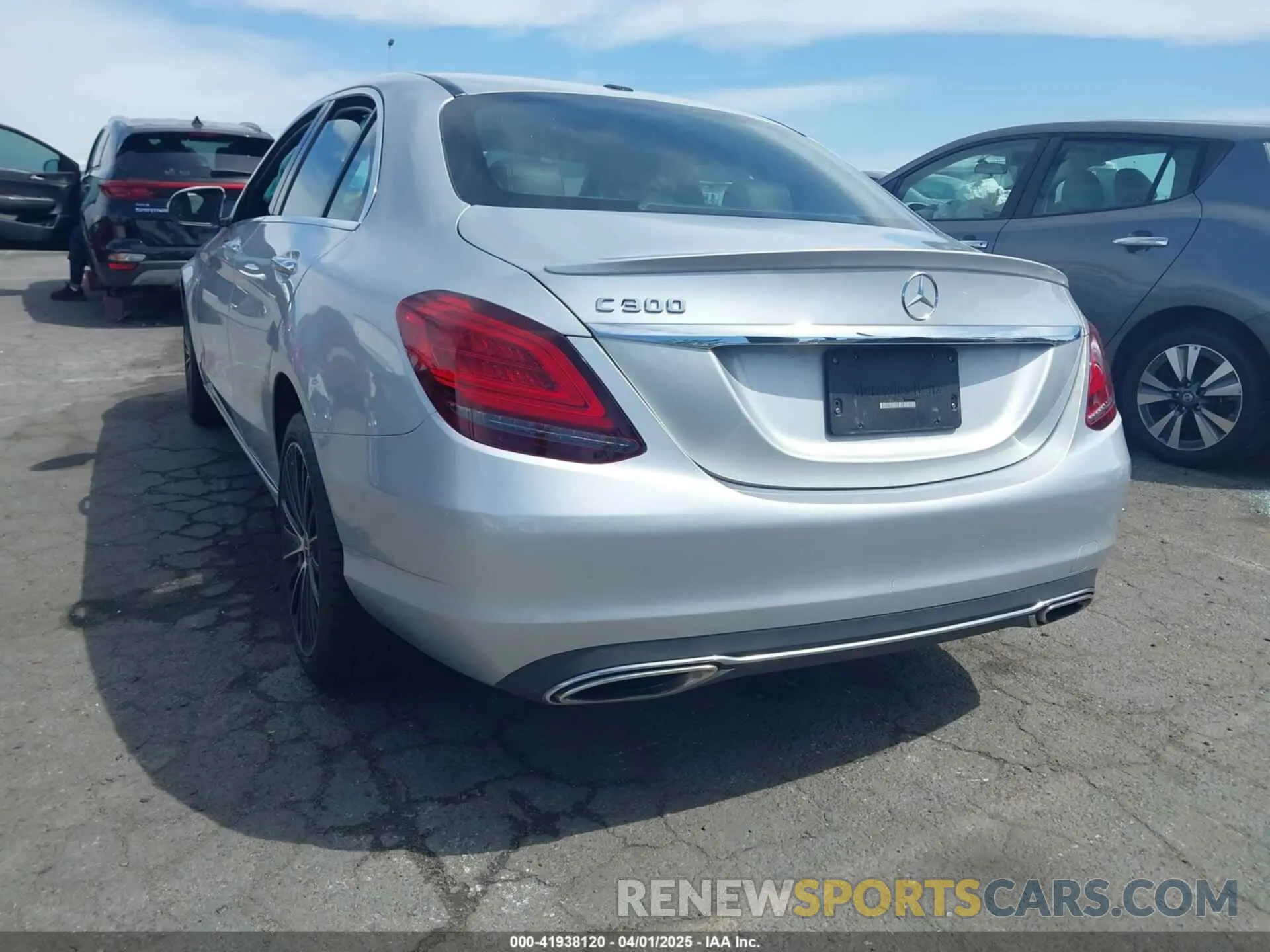 3 Photograph of a damaged car 55SWF8DB3KU319429 MERCEDES-BENZ C 300 2019