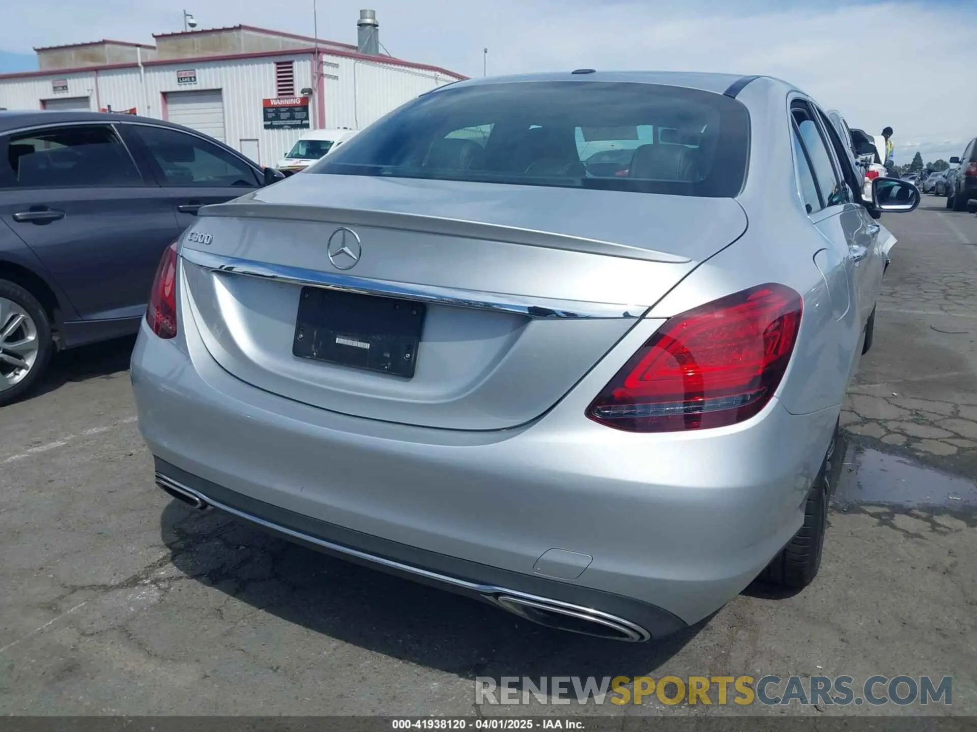 4 Photograph of a damaged car 55SWF8DB3KU319429 MERCEDES-BENZ C 300 2019