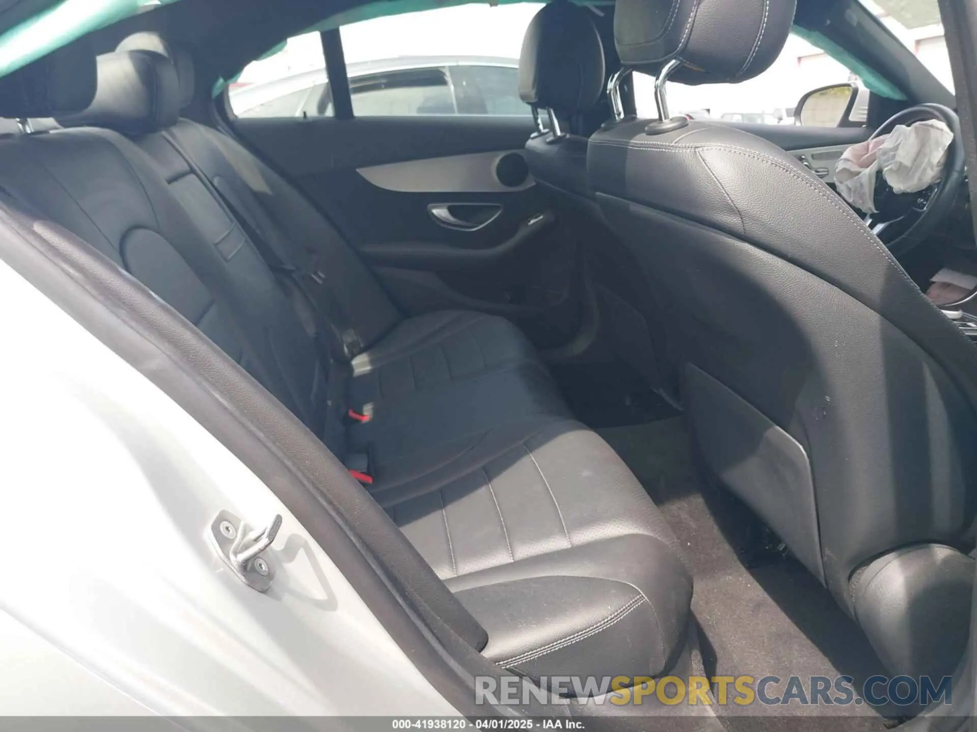 8 Photograph of a damaged car 55SWF8DB3KU319429 MERCEDES-BENZ C 300 2019