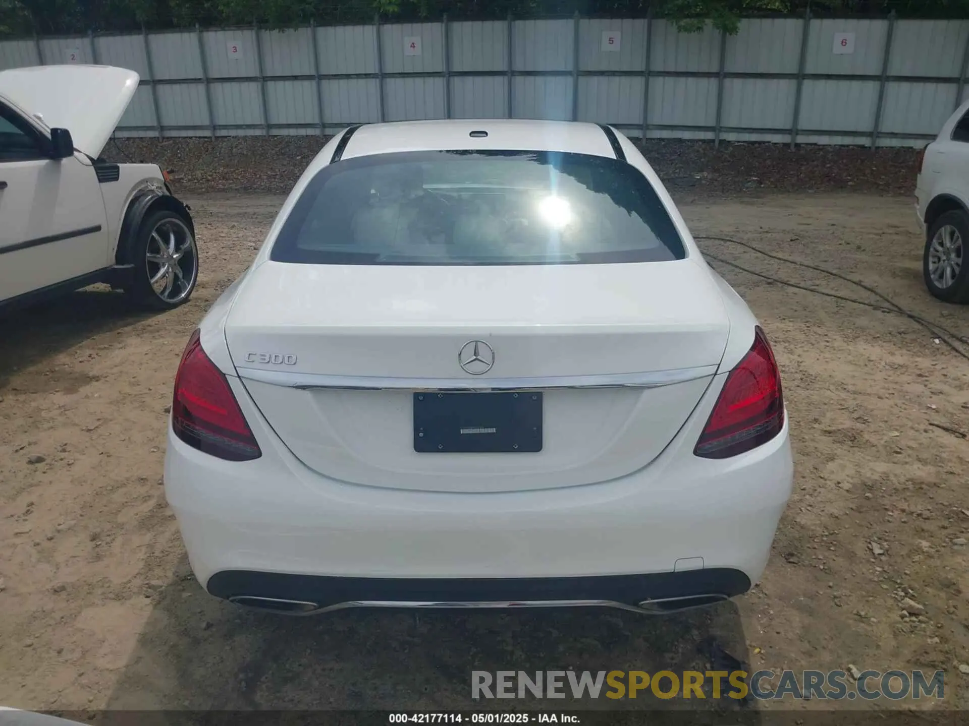17 Photograph of a damaged car 55SWF8DB4KU282844 MERCEDES-BENZ C 300 2019