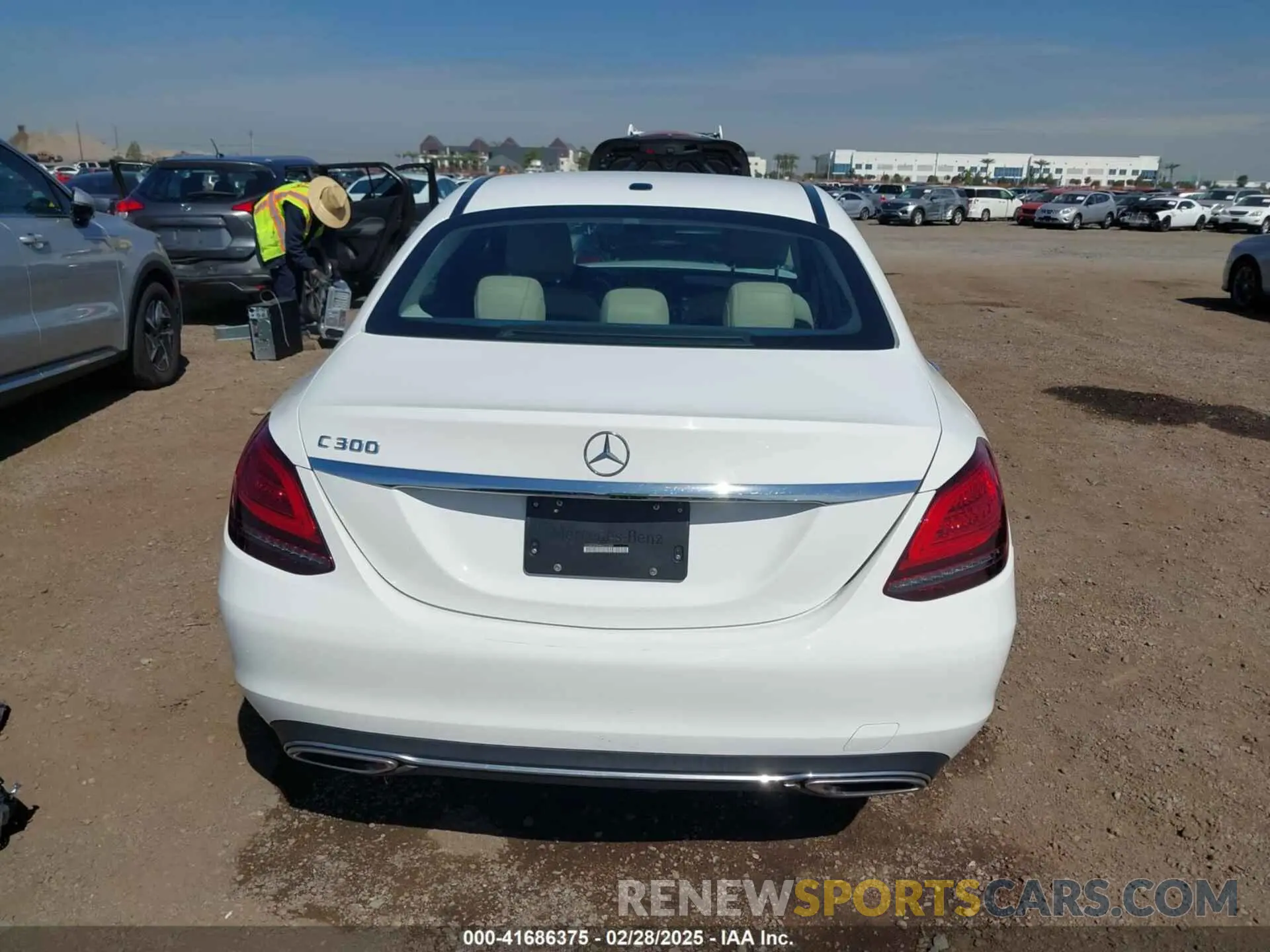 17 Photograph of a damaged car 55SWF8DB4KU312604 MERCEDES-BENZ C 300 2019