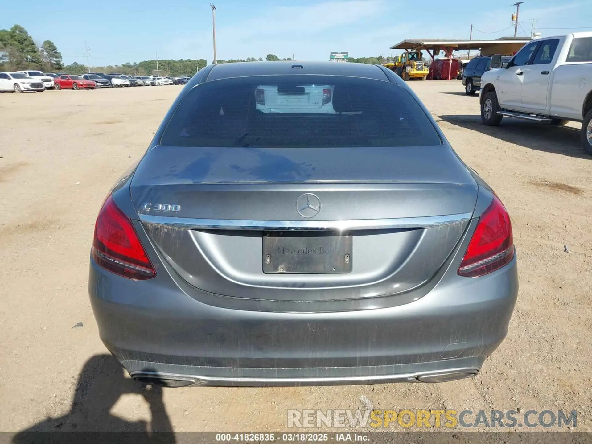 17 Photograph of a damaged car 55SWF8DB5KU293805 MERCEDES-BENZ C 300 2019