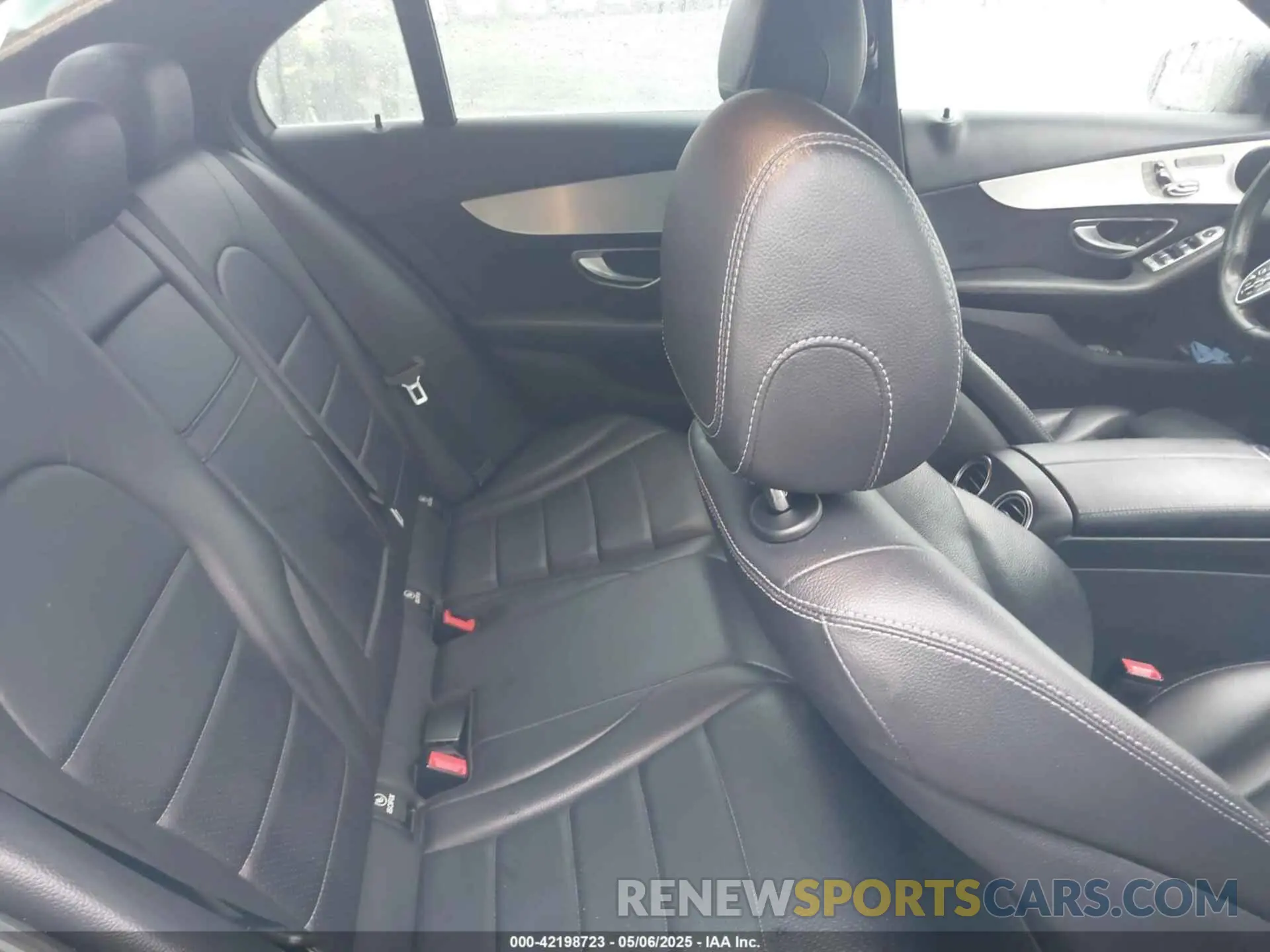 8 Photograph of a damaged car 55SWF8DB5KU307749 MERCEDES-BENZ C 300 2019