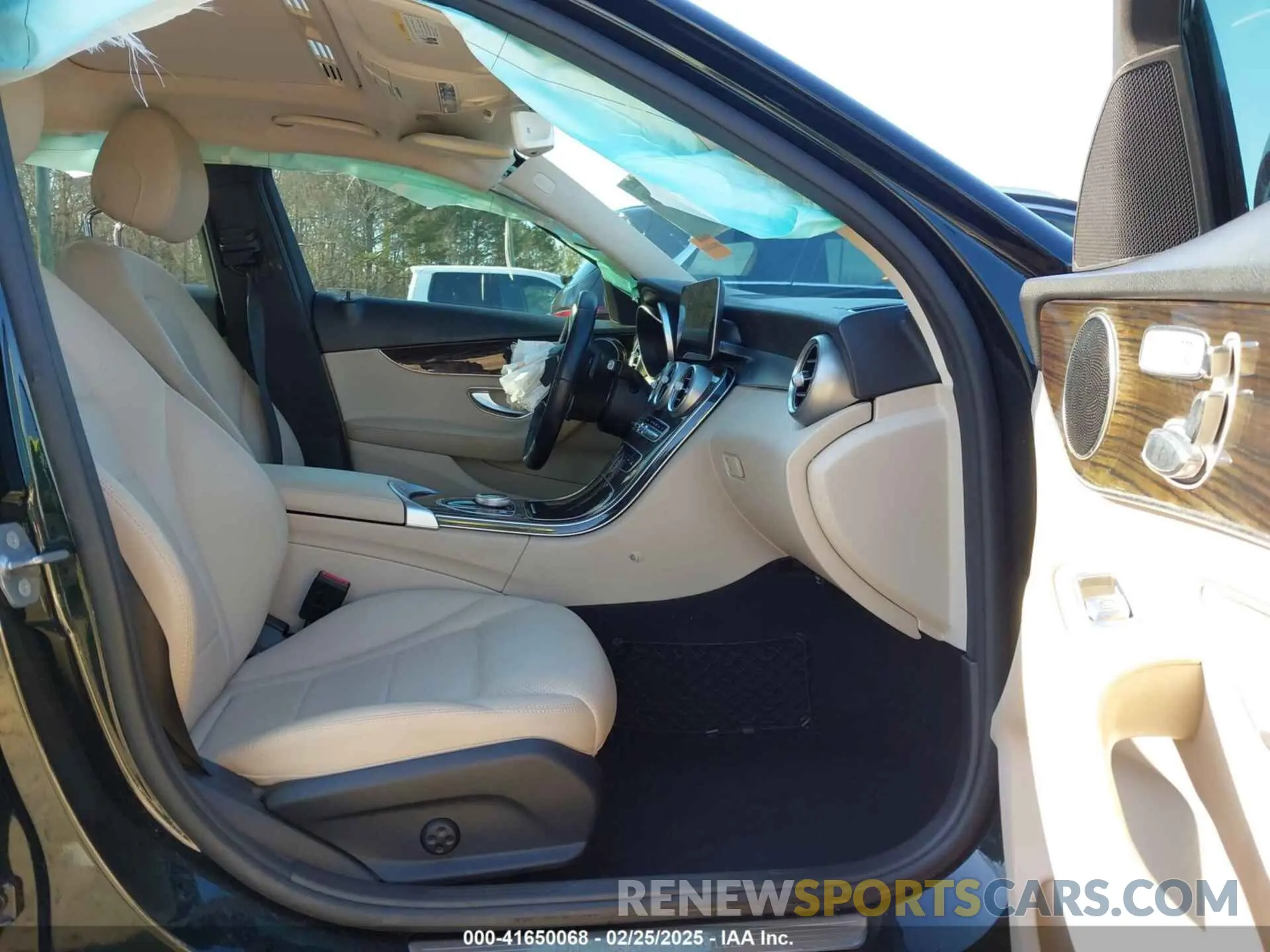5 Photograph of a damaged car 55SWF8DB5KU311316 MERCEDES-BENZ C 300 2019