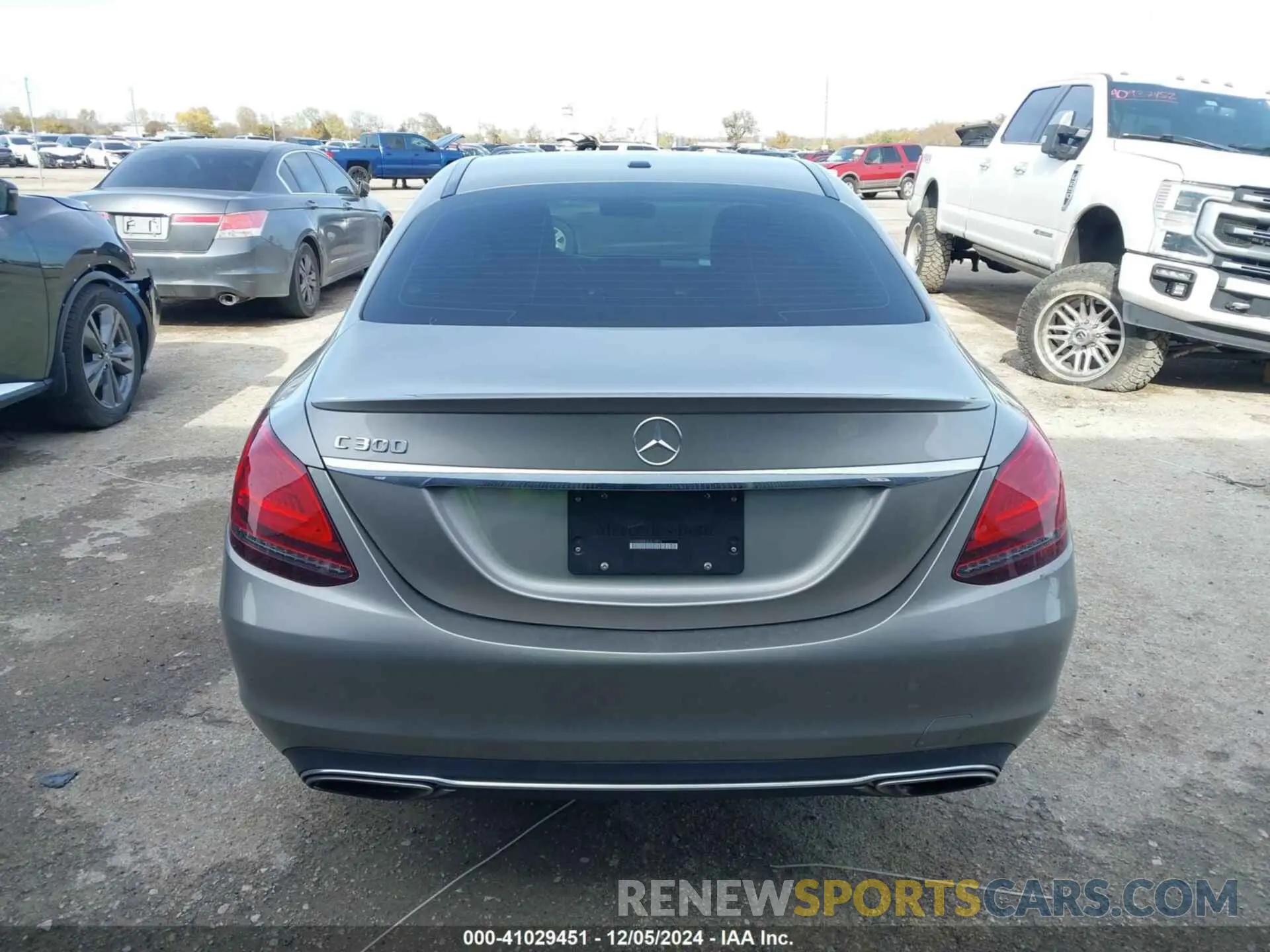 16 Photograph of a damaged car 55SWF8DB5KU313972 MERCEDES-BENZ C 300 2019