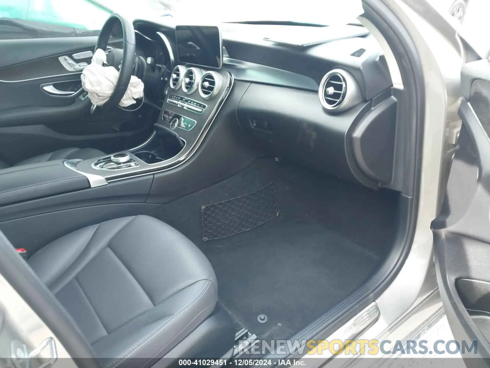 5 Photograph of a damaged car 55SWF8DB5KU313972 MERCEDES-BENZ C 300 2019
