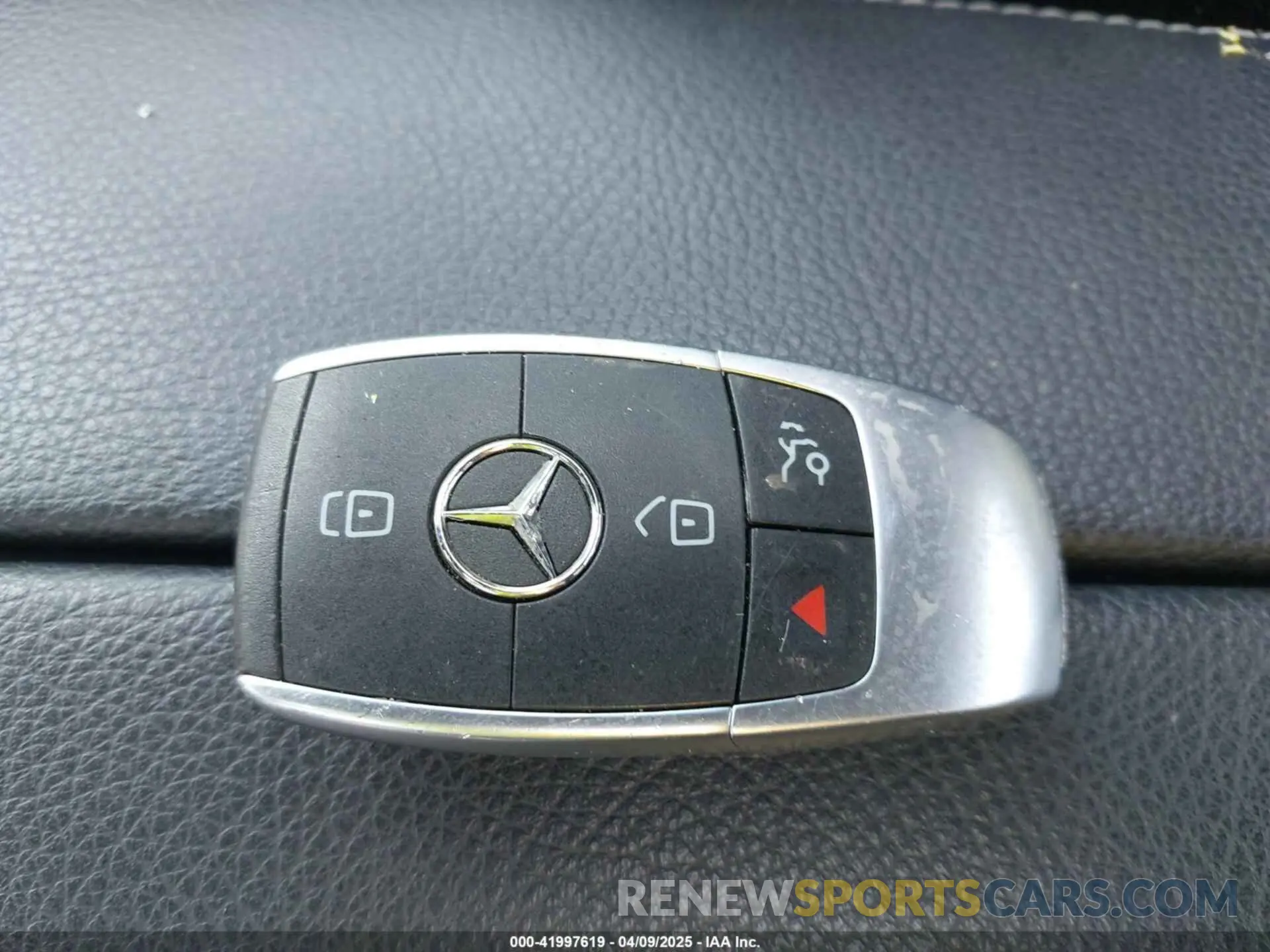 11 Photograph of a damaged car 55SWF8DB5KU320503 MERCEDES-BENZ C 300 2019