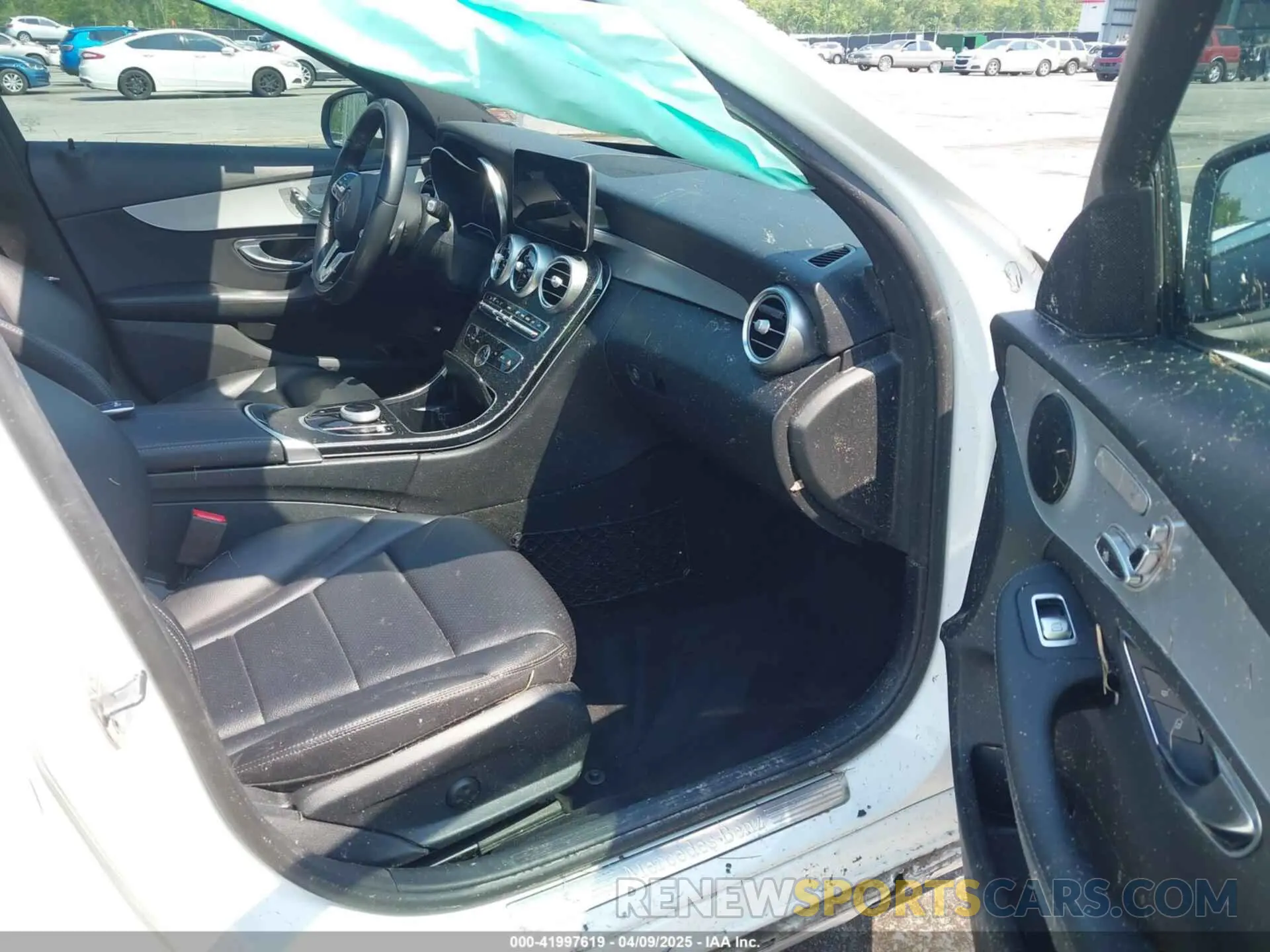 5 Photograph of a damaged car 55SWF8DB5KU320503 MERCEDES-BENZ C 300 2019