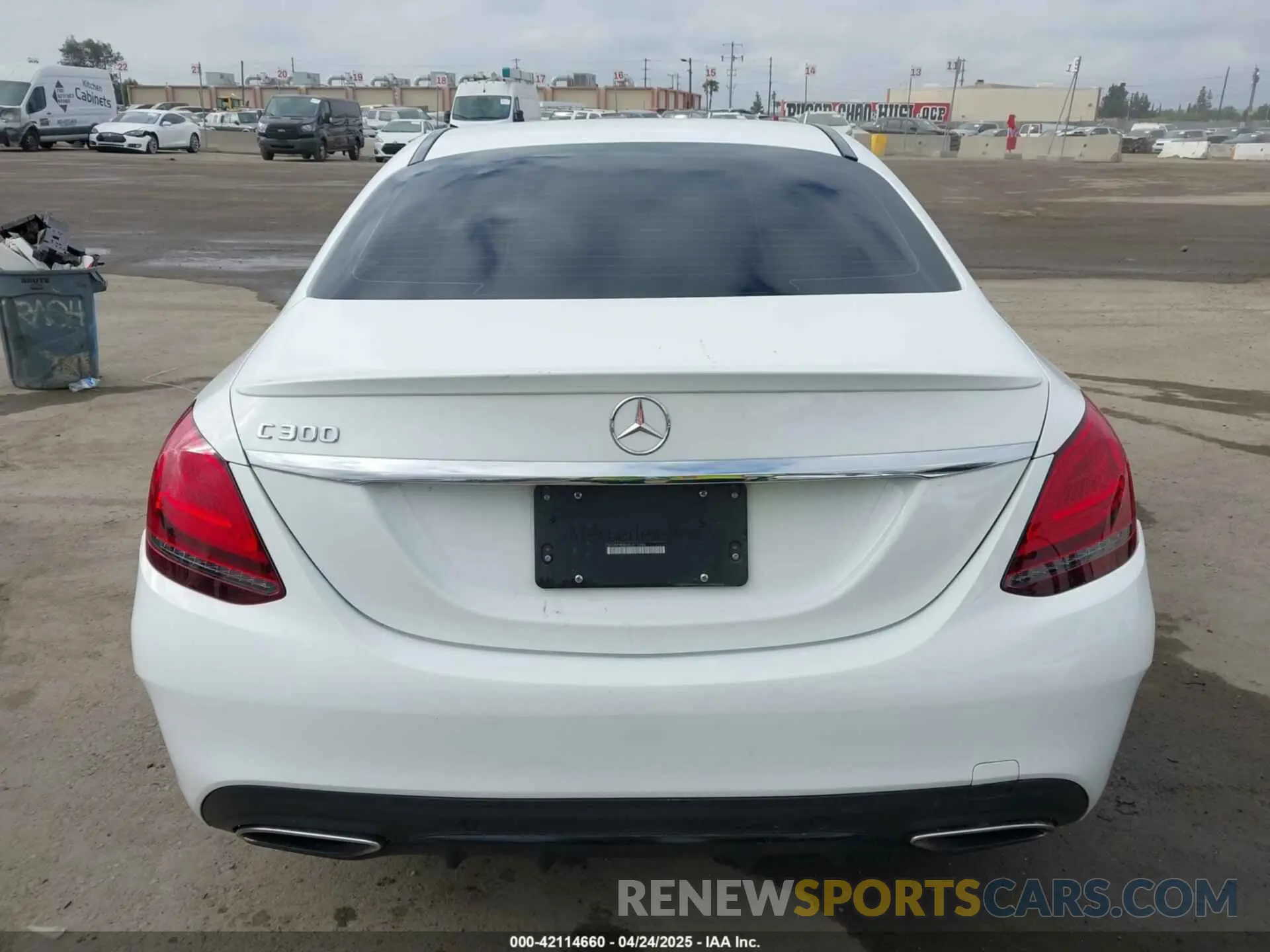 17 Photograph of a damaged car 55SWF8DB6KU315584 MERCEDES-BENZ C 300 2019