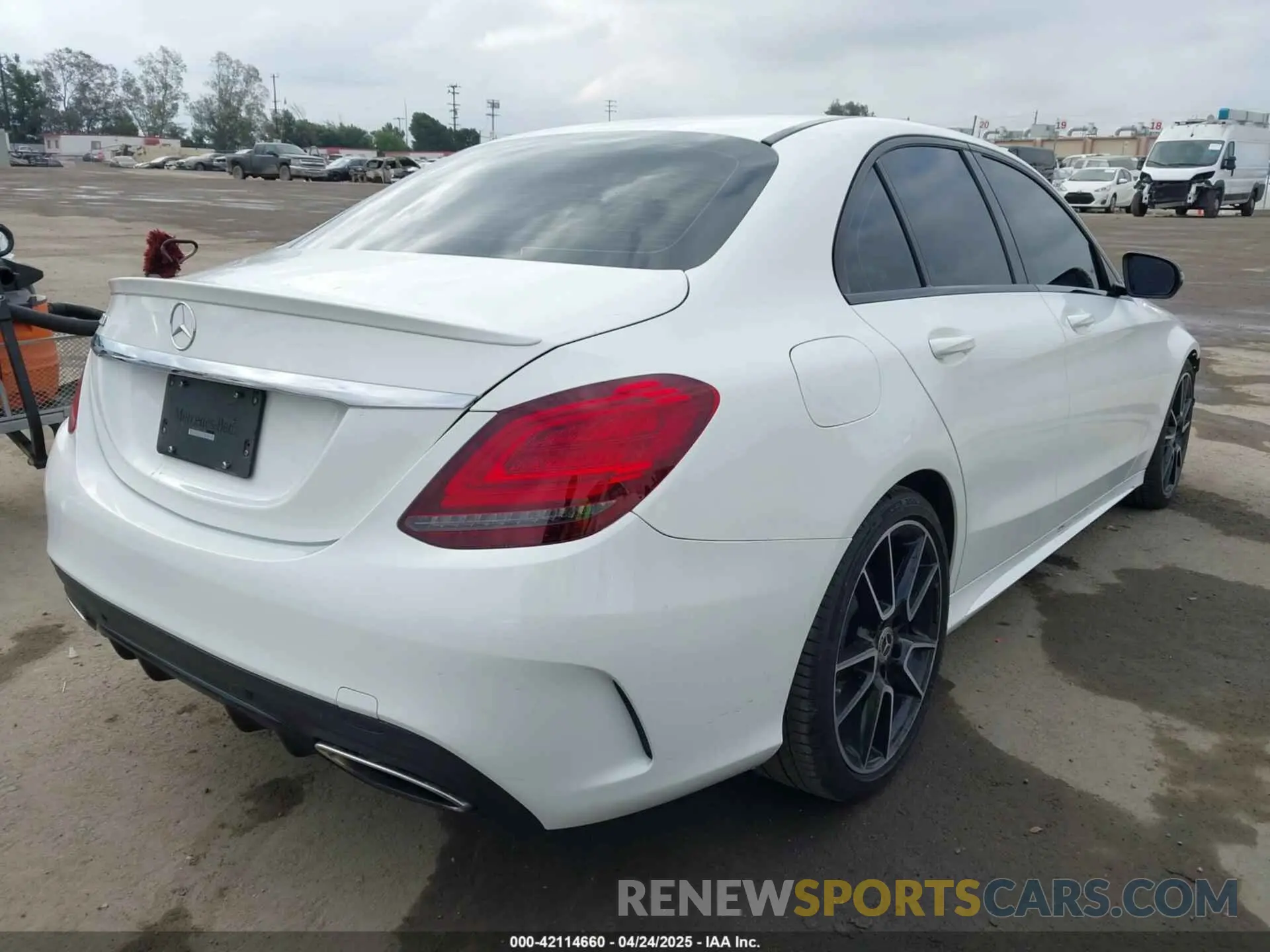 4 Photograph of a damaged car 55SWF8DB6KU315584 MERCEDES-BENZ C 300 2019