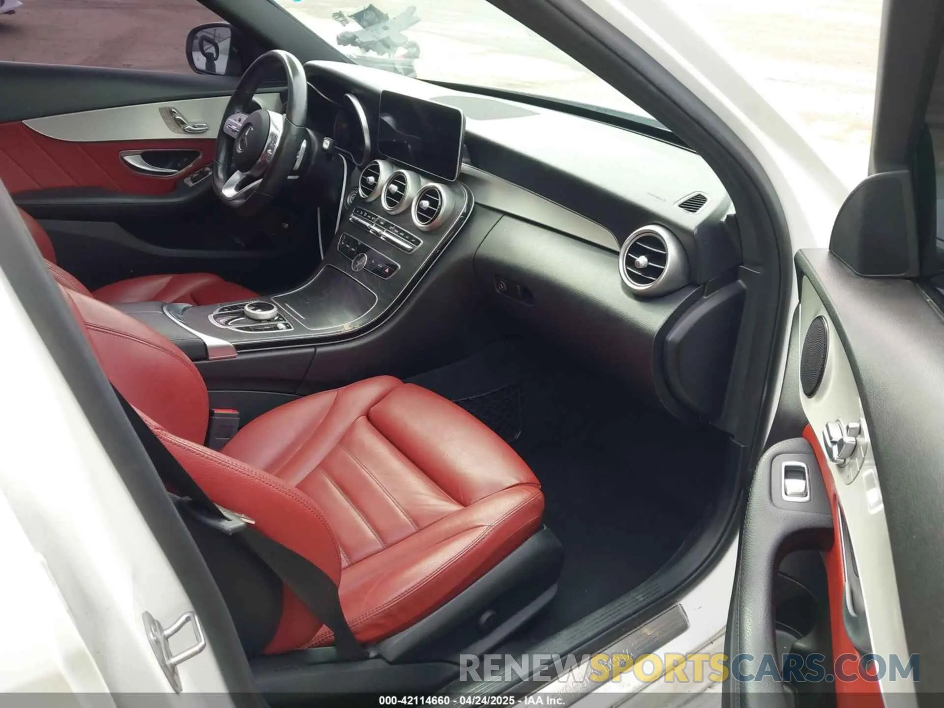 5 Photograph of a damaged car 55SWF8DB6KU315584 MERCEDES-BENZ C 300 2019