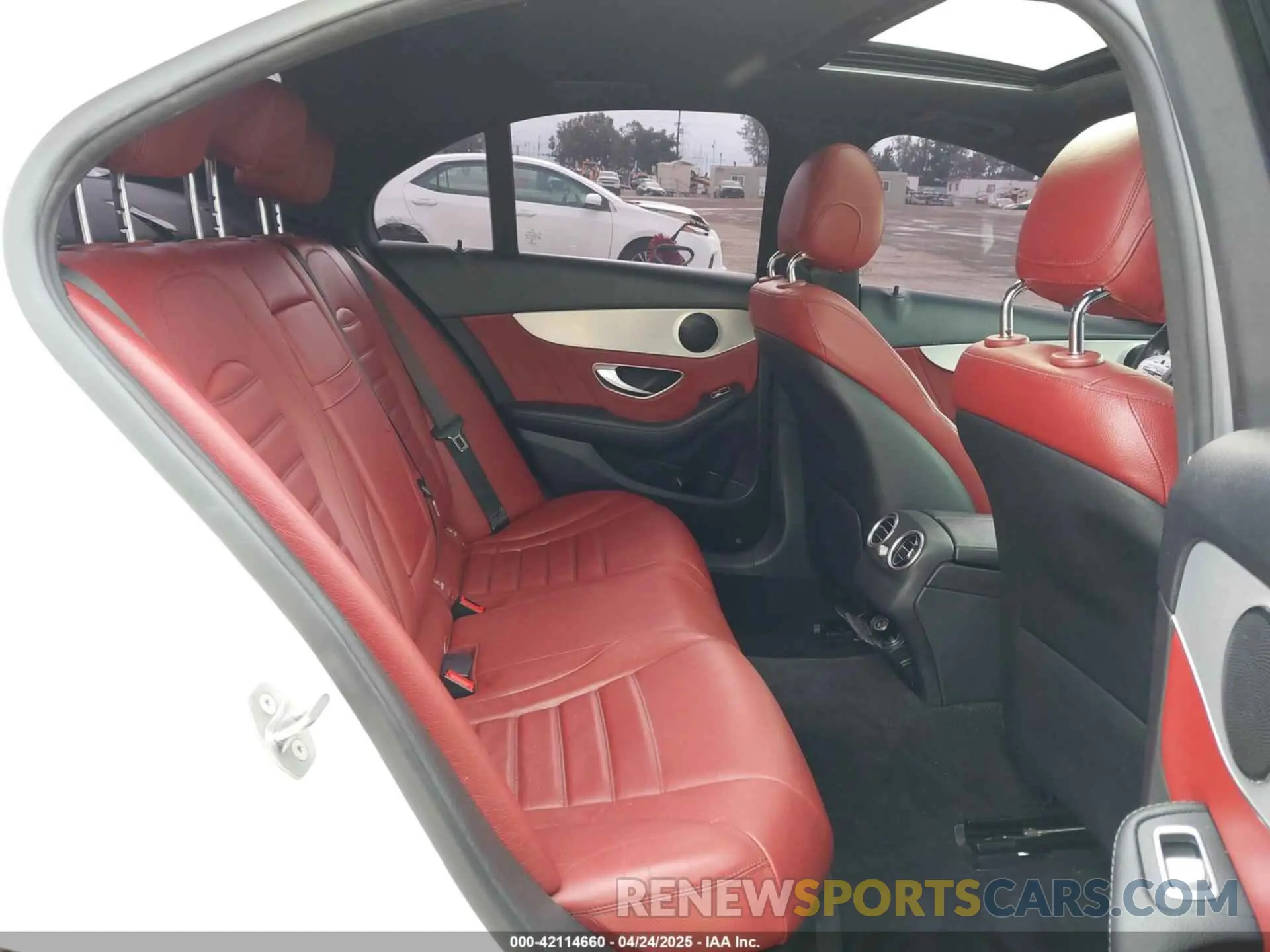 8 Photograph of a damaged car 55SWF8DB6KU315584 MERCEDES-BENZ C 300 2019