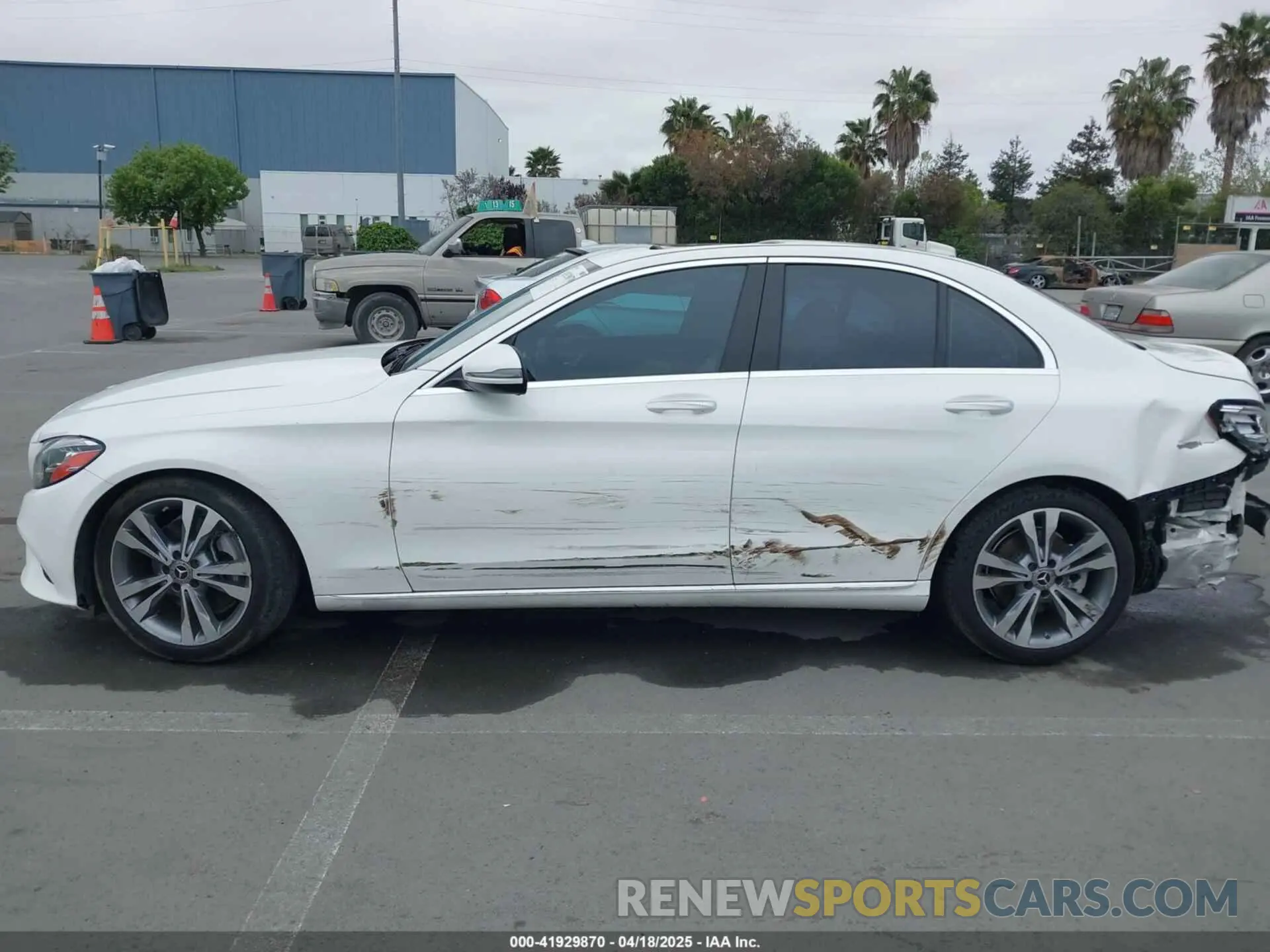 15 Photograph of a damaged car 55SWF8DB7KU299640 MERCEDES-BENZ C 300 2019