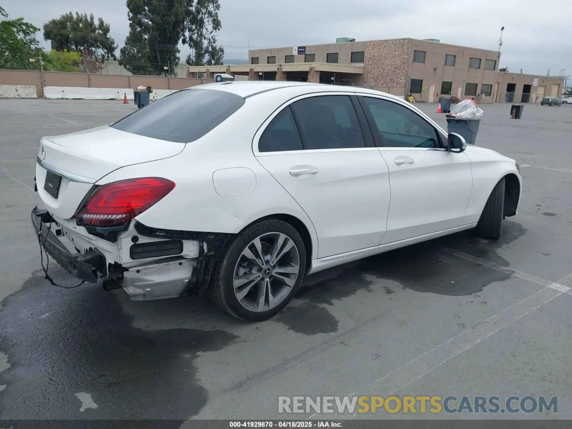 4 Photograph of a damaged car 55SWF8DB7KU299640 MERCEDES-BENZ C 300 2019