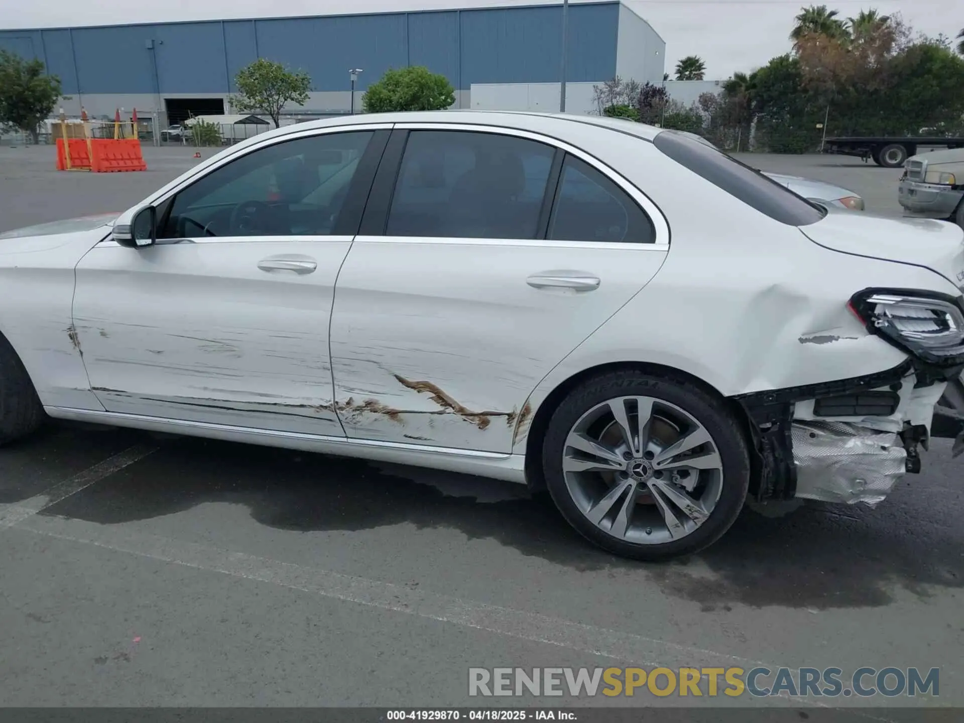 6 Photograph of a damaged car 55SWF8DB7KU299640 MERCEDES-BENZ C 300 2019